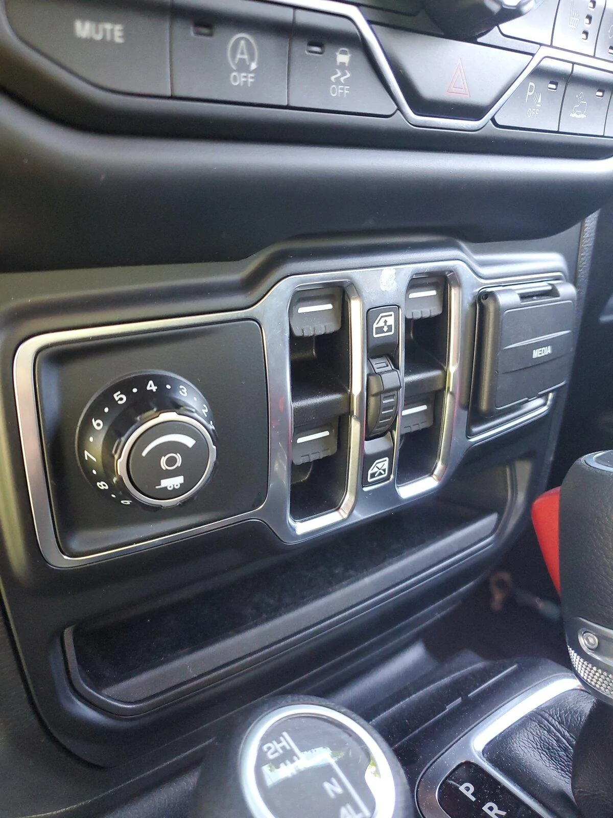 Jeep Gladiator Trailer brake controller IMG_20210515_112657_01