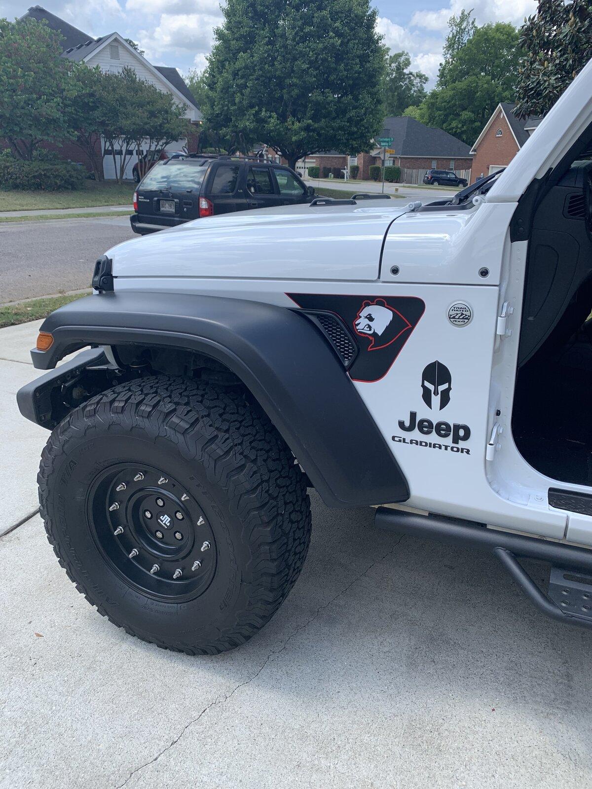 Jeep Gladiator Stickers and decal pics! 06521D1C-E8BC-46CE-A207-FB1C33E2754F