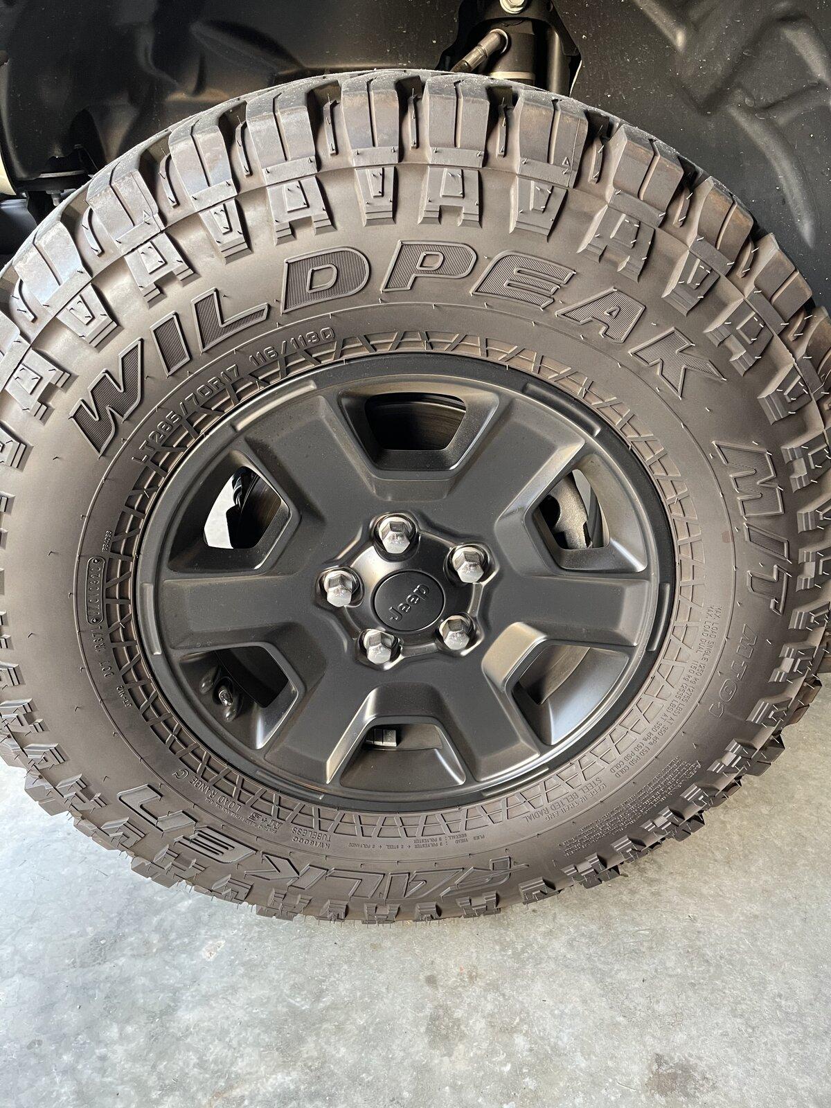 Jeep Gladiator Like New Black Mojave Takeoff Wheels & Tires 4EF2D563-2BD3-4EAA-85E8-C9D1451A9CB2