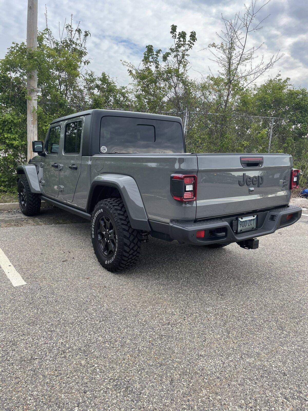 Jeep Gladiator New and old. DF2467BF-0C20-4C30-963D-BAD71FC780E4