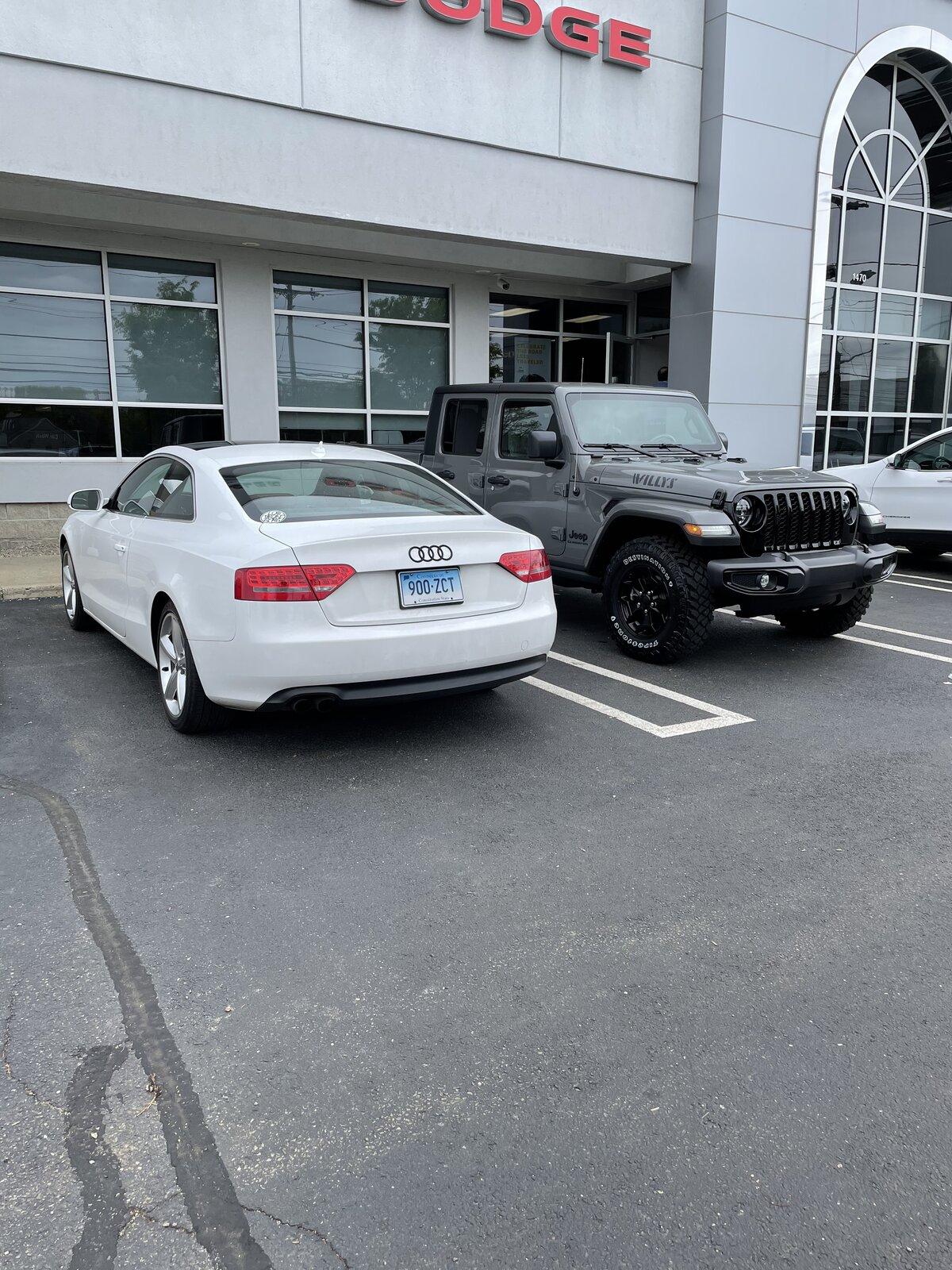 Jeep Gladiator New and old. F2B2FDF0-E9CF-470A-839F-5E676469B839