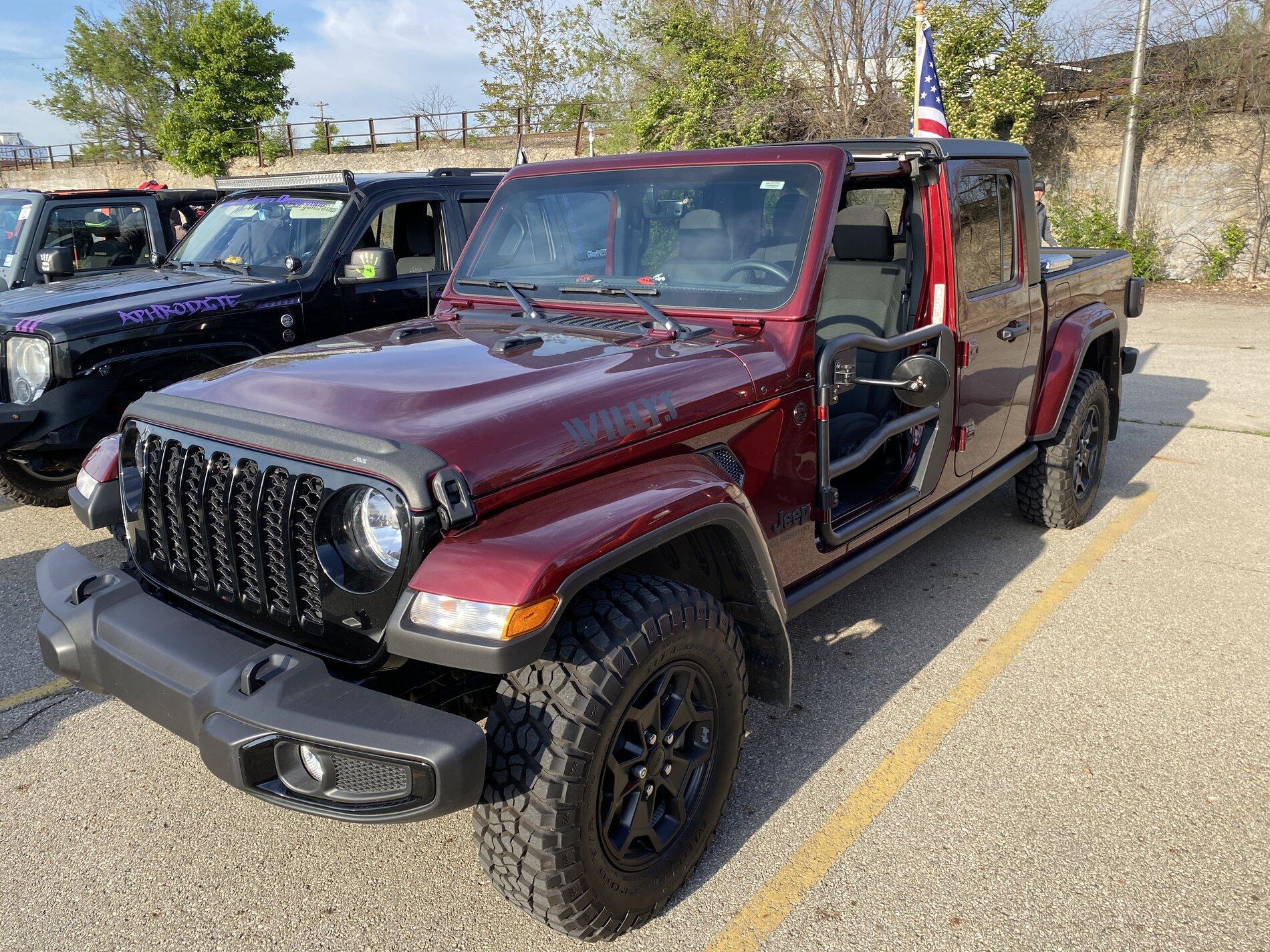 Jeep Gladiator Gladiator not designed for half doors? tempImagebM4UUJ