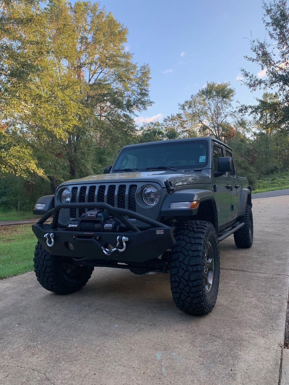 Jeep Gladiator Want everyones opinion...Stubby or Full Length Bumpers IMG_9139