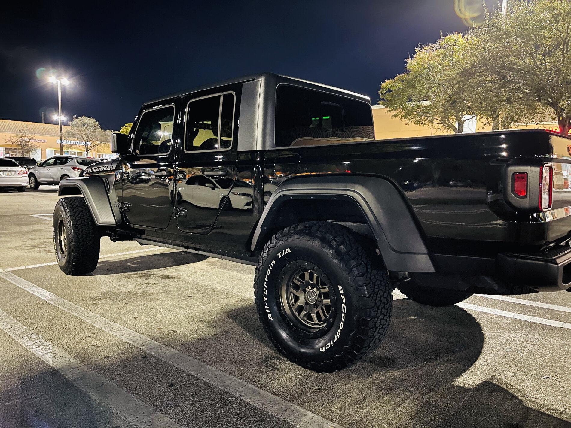 Jeep Gladiator 2020 Black Jeep Gladiator 21k miles E92CBB86-4BED-446A-AFA3-6C9F6D3AAAFD