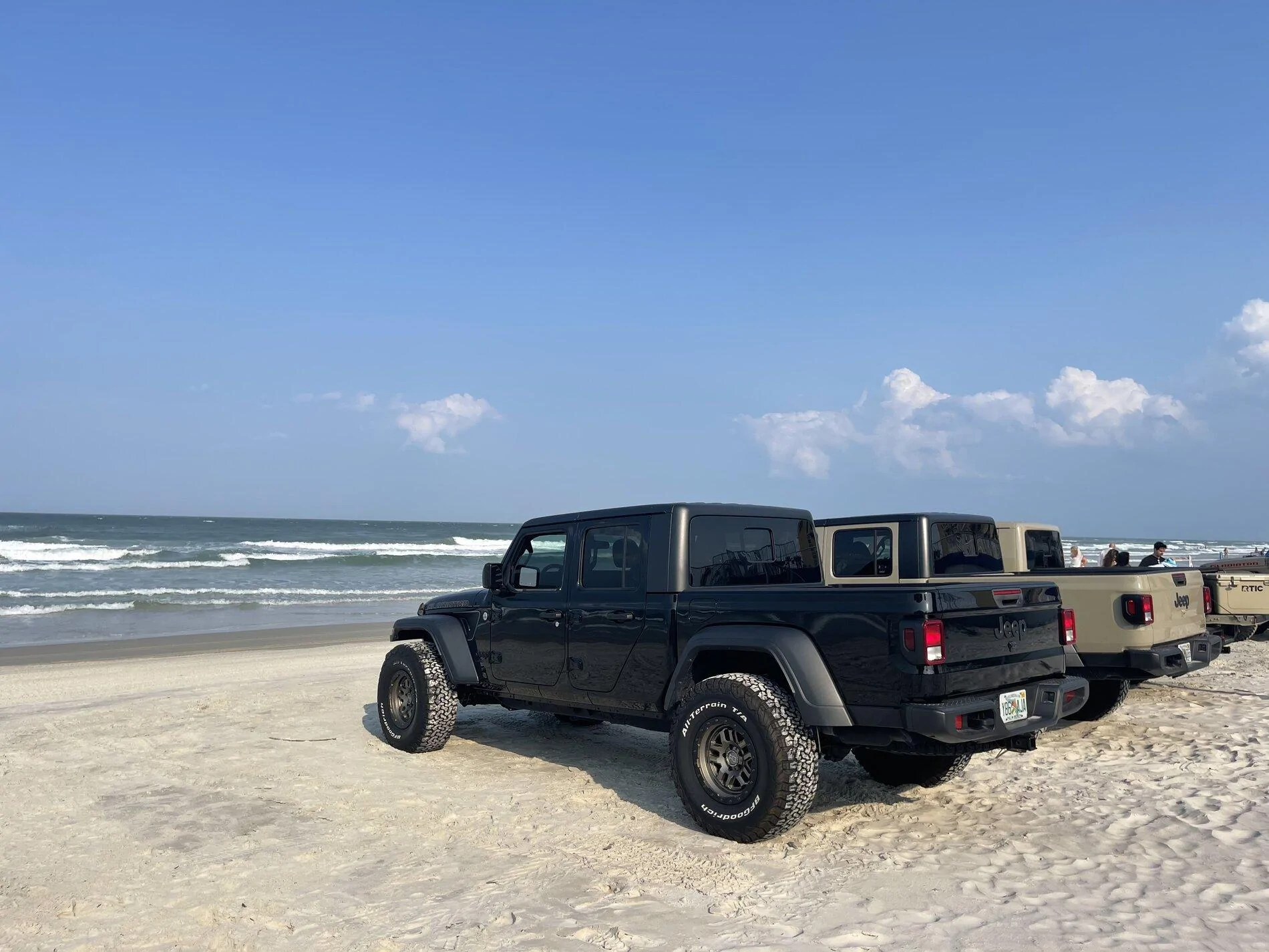 Jeep Gladiator 2020 Black Jeep Gladiator 21k miles 860DD632-EDB8-4516-8640-61EB8C2765F6