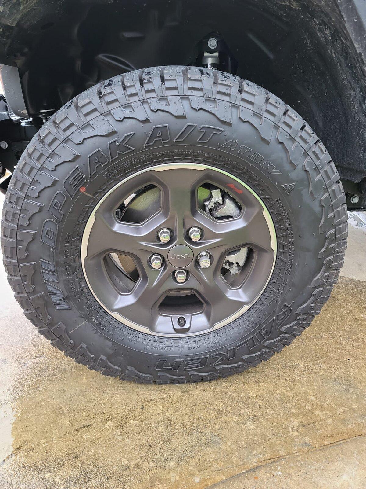 Jeep Gladiator 2021 Gladiator Rubicon Wheels and Tires with 600 miles 126eea24-0061-4d41-8269-4425e43d5643.JPG