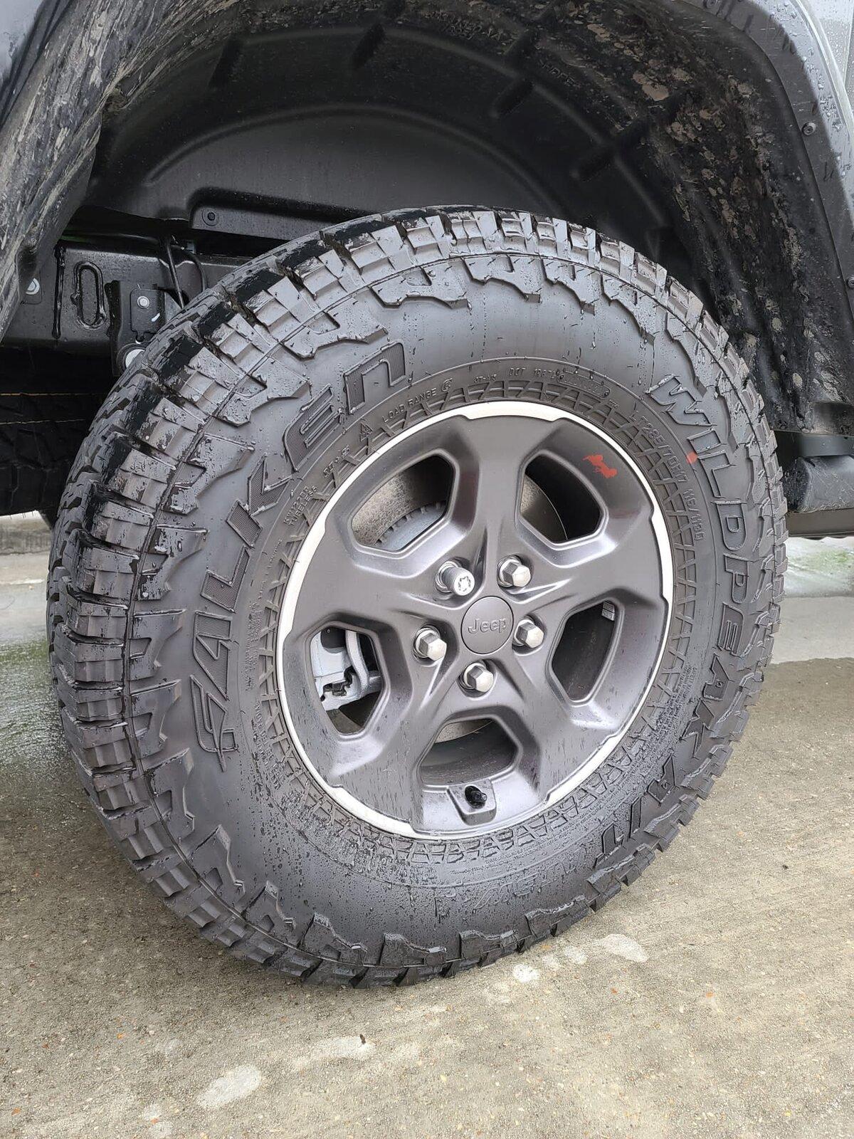 Jeep Gladiator 2021 Gladiator Rubicon Wheels and Tires with 600 miles 4247dace-ad98-422f-a23d-650b60d6fbee.JPG