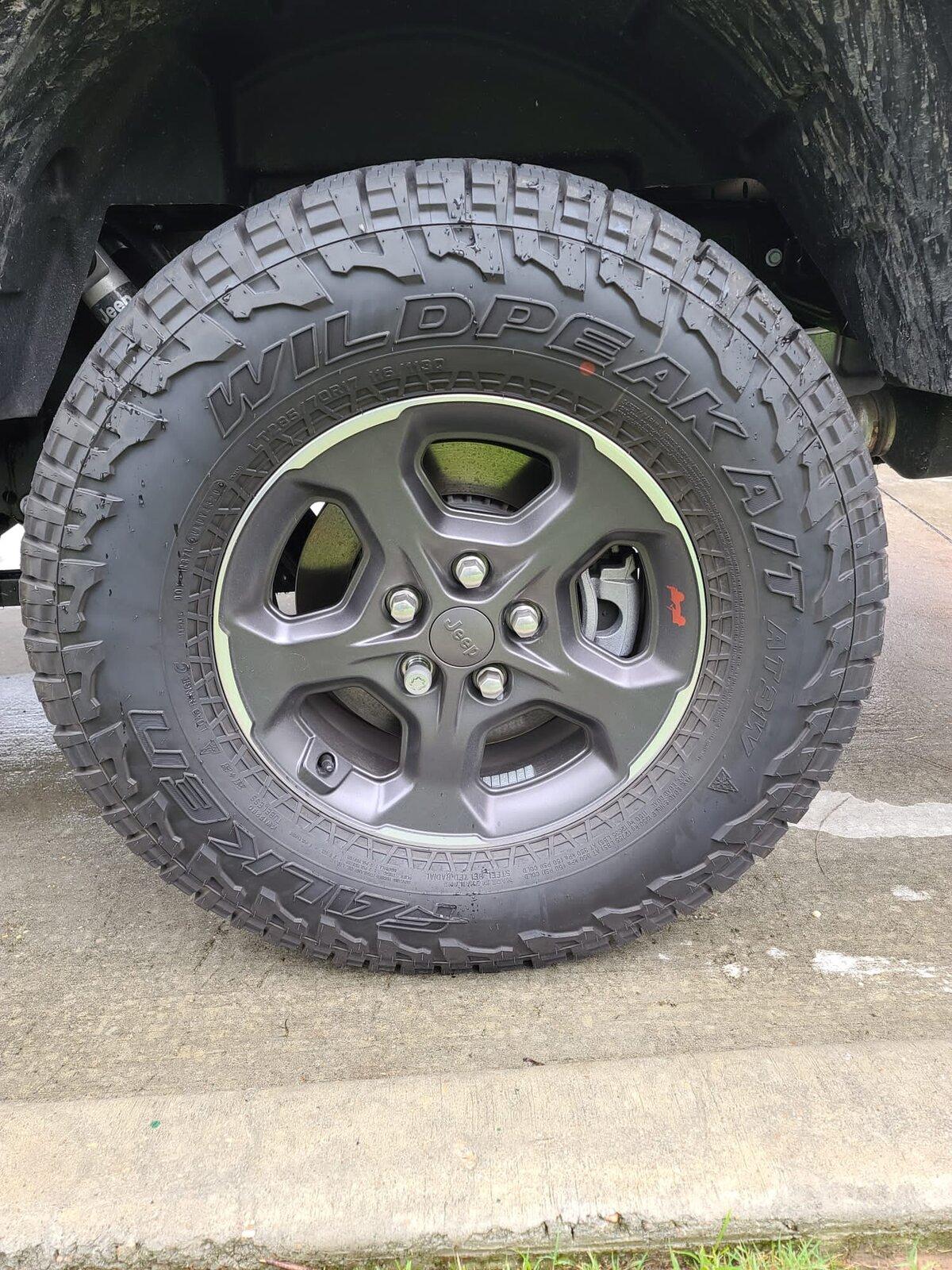 Jeep Gladiator 2021 Gladiator Rubicon Wheels and Tires with 600 miles b1520876-6acd-4dfe-973b-ded7b7401c3f.JPG