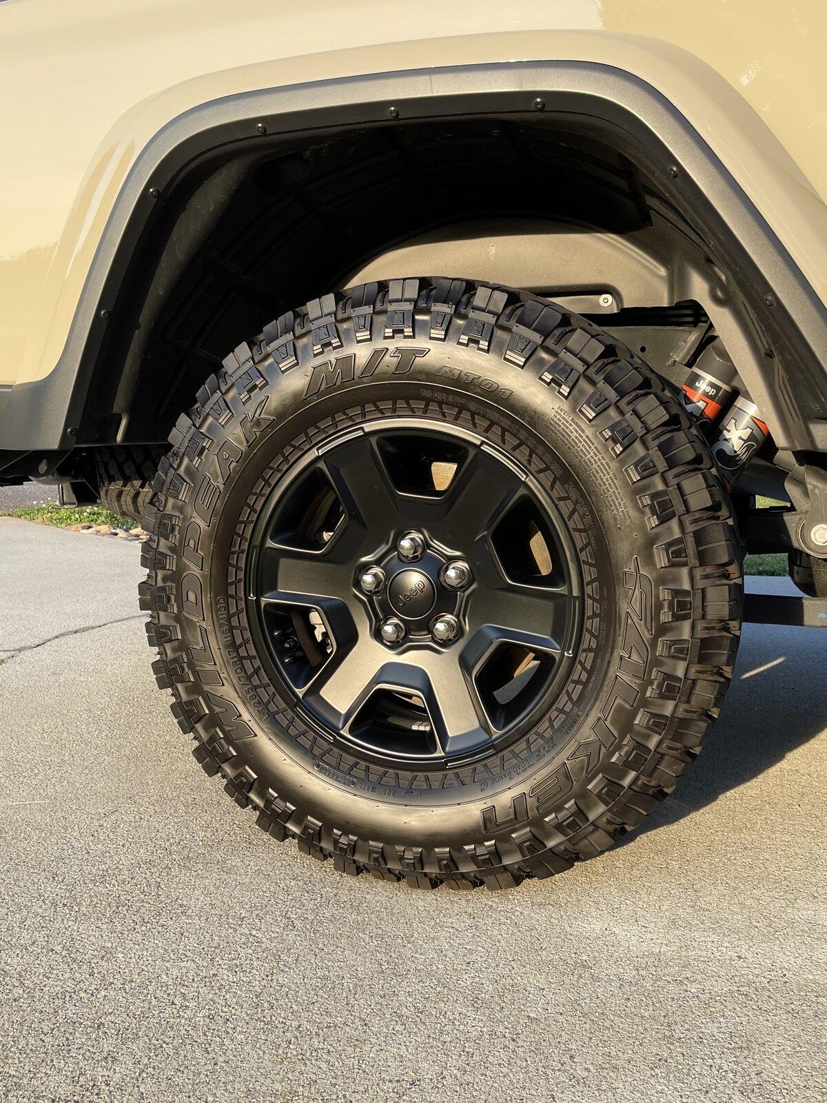 Jeep Gladiator Like New Black Mojave Takeoff Wheels & Tires 89F4756F-3B81-4FB5-A2A6-FF0A1641EF16