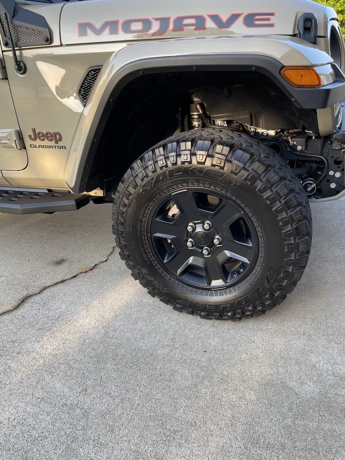Jeep Gladiator Like New Black Mojave Takeoff Wheels & Tires D034CF95-3A01-4FF0-8494-28038006BA2F