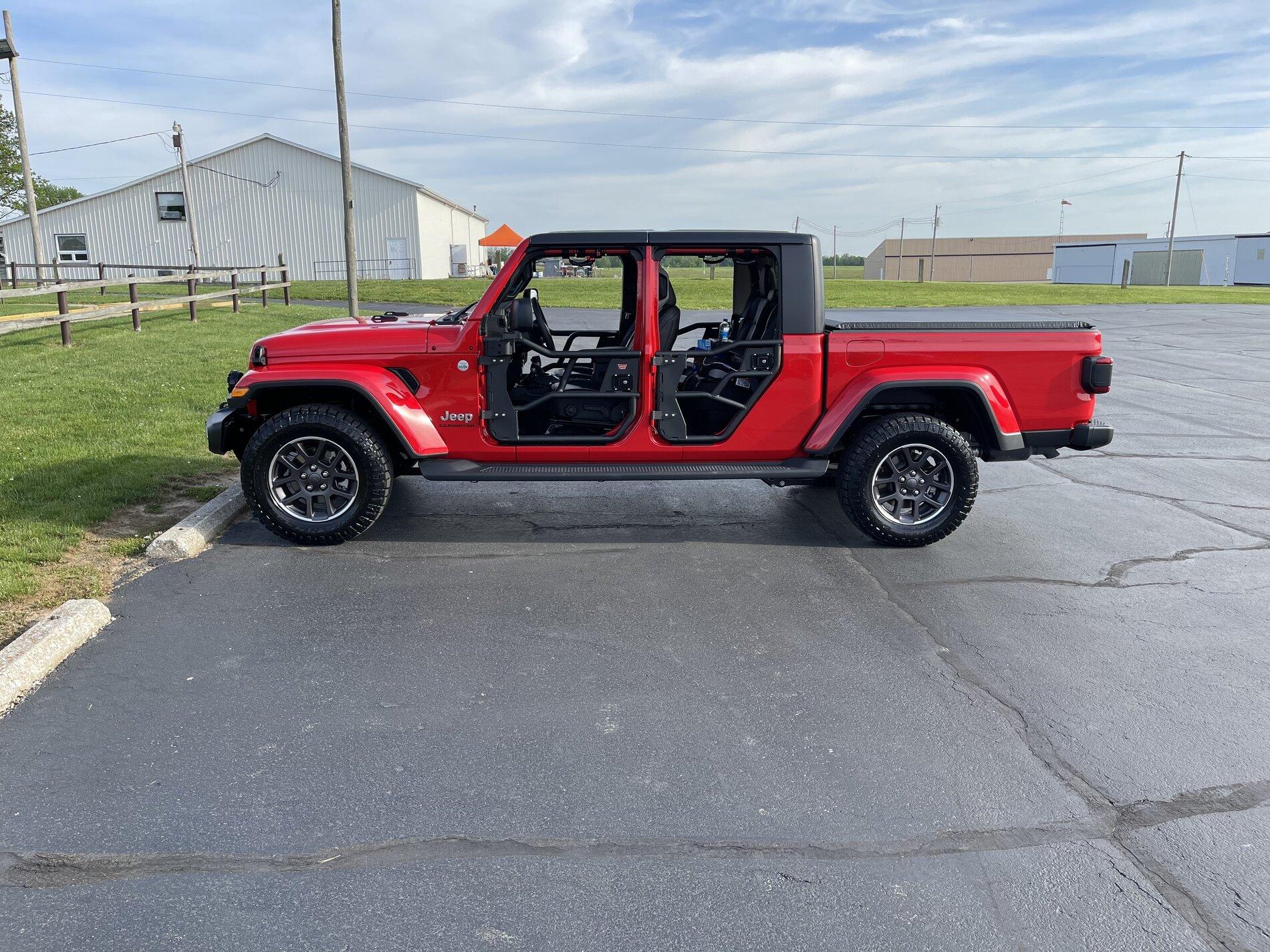 Jeep Gladiator FIRECRACKER RED Gladiator JT Club 7723F0A1-9F0A-4C90-A31A-52959D237F33