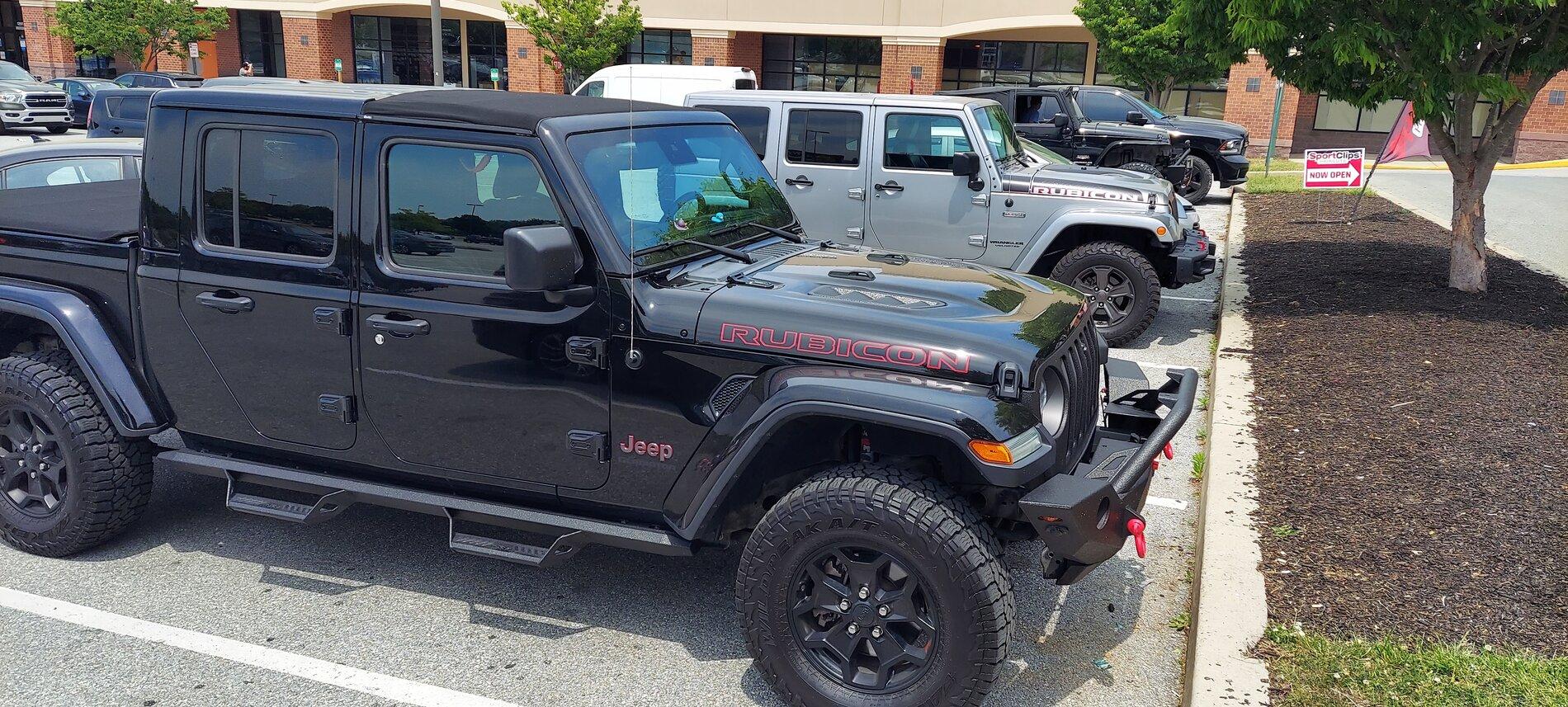 Jeep Gladiator Jeeps Parking Next To Jeeps 20210522_134926