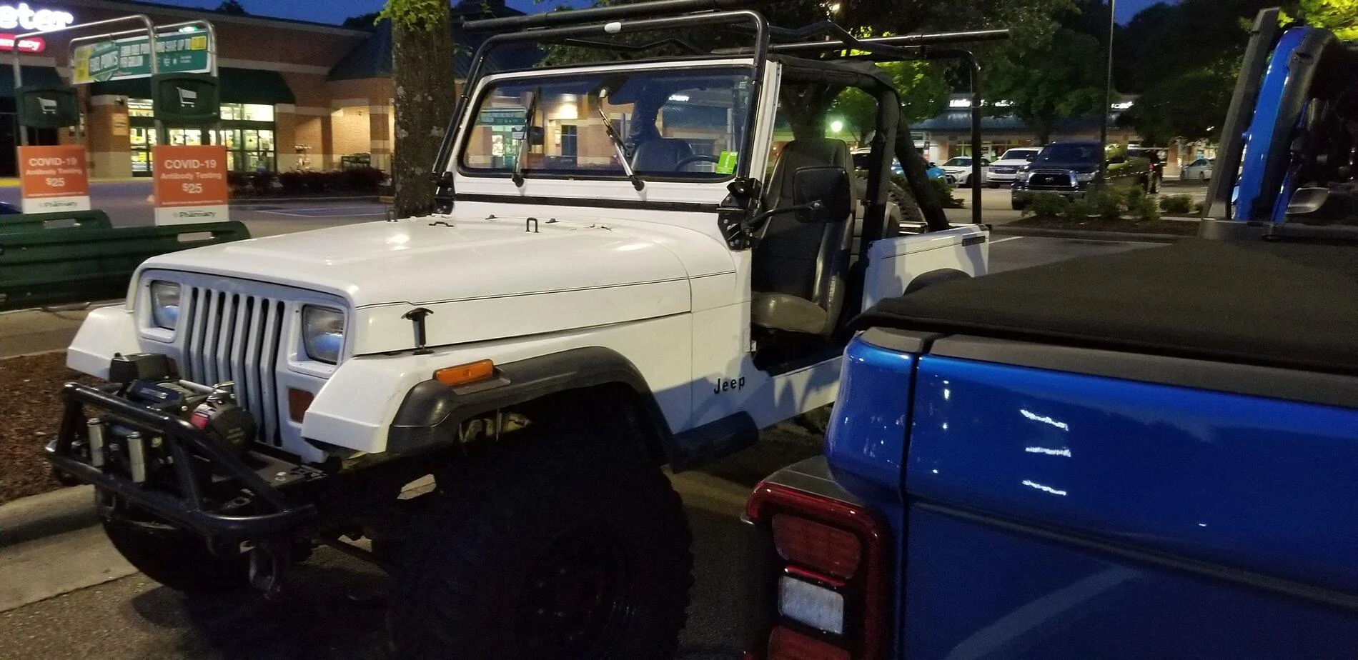 Jeep Gladiator Jeeps Parking Next To Jeeps 20210520_204042