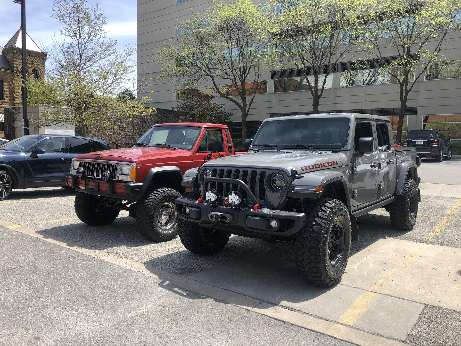 Jeep Gladiator Jeeps Parking Next To Jeeps tempImageVFlFDr