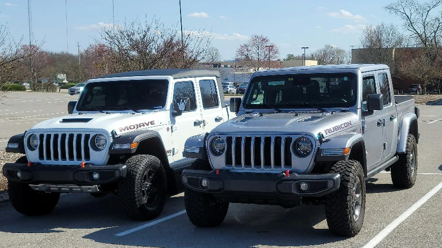 Jeep Gladiator Jeeps Parking Next To Jeeps 20210327_160937