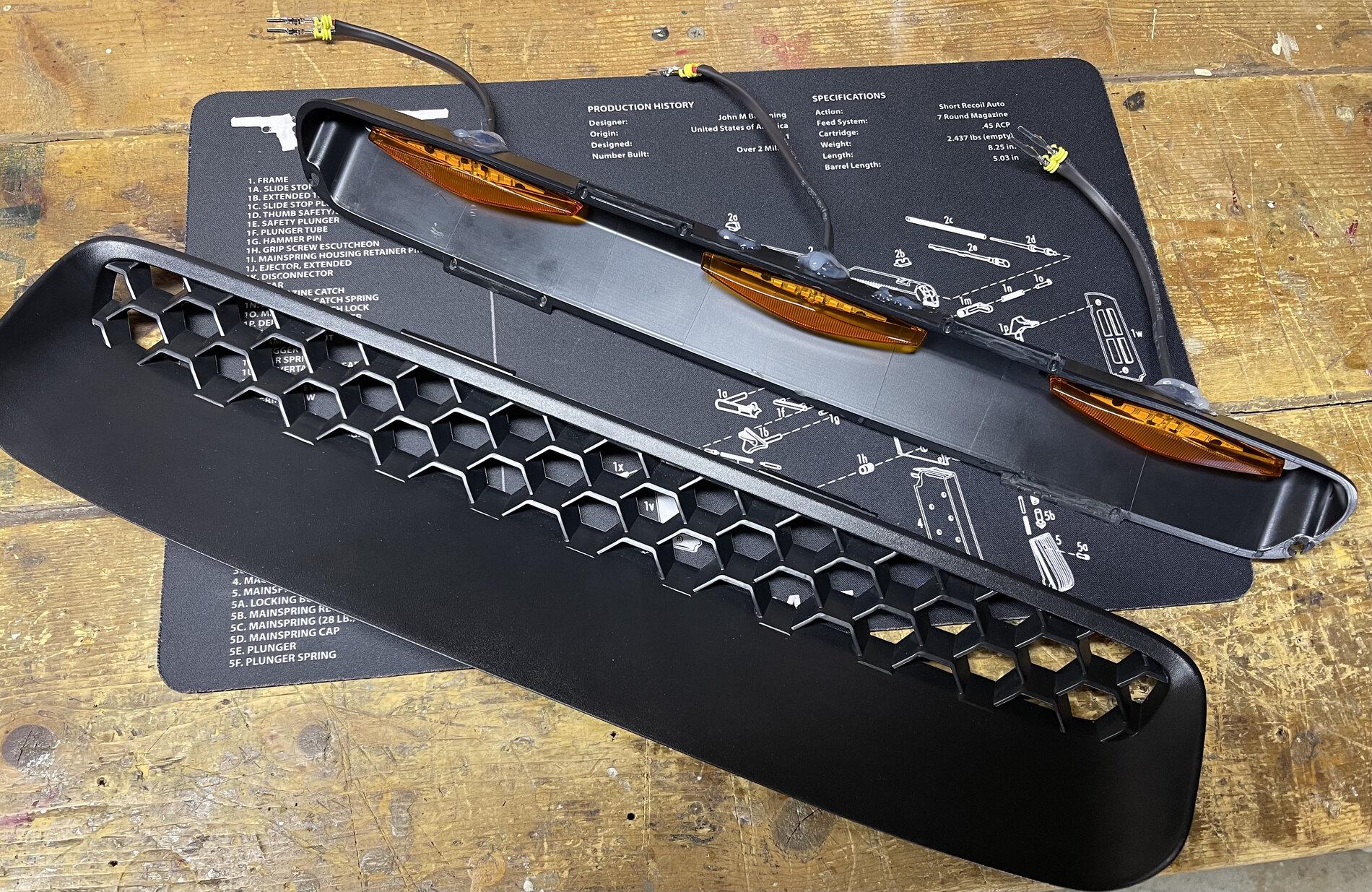 Jeep Gladiator Mojave Hood Scoop Running Lights B1D8C8B8-CEEC-43CE-BF82-4CB155242C2E