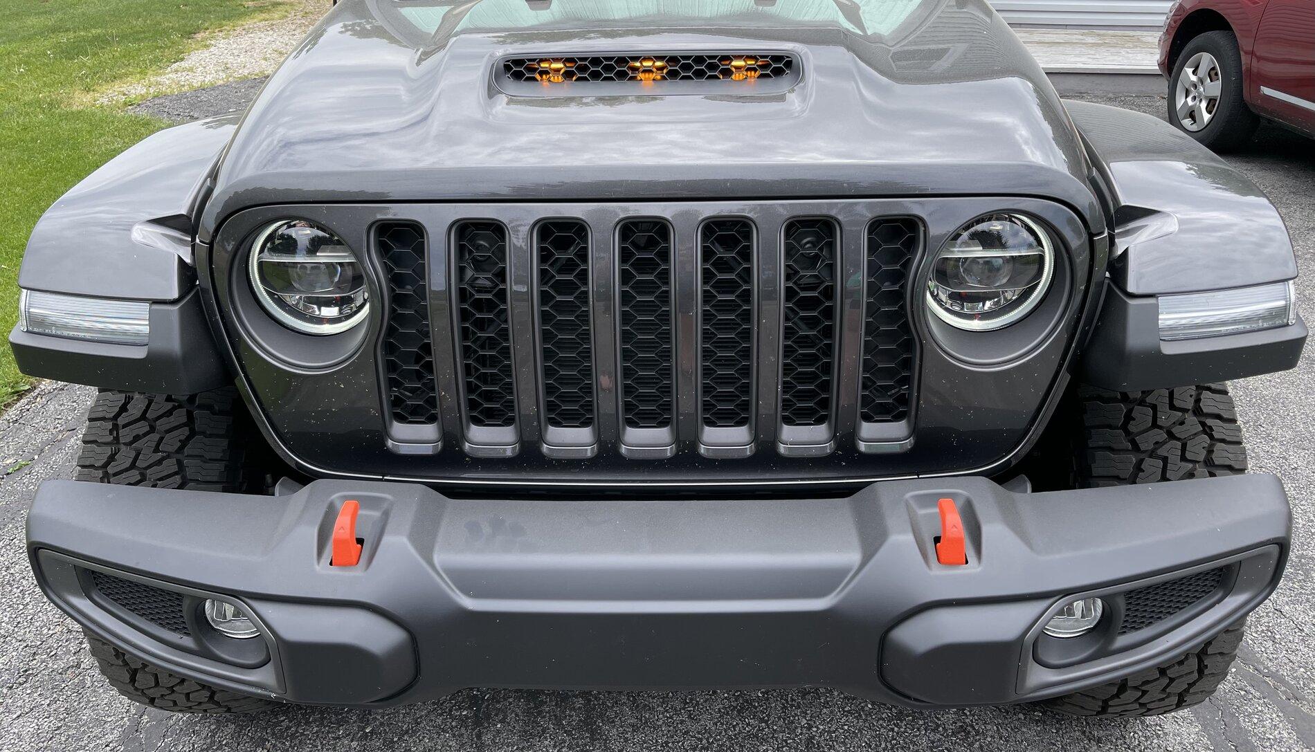 Jeep Gladiator Mojave Hood Scoop Running Lights F11519DA-FD8D-4BB1-9A89-BF05DBFAB23C