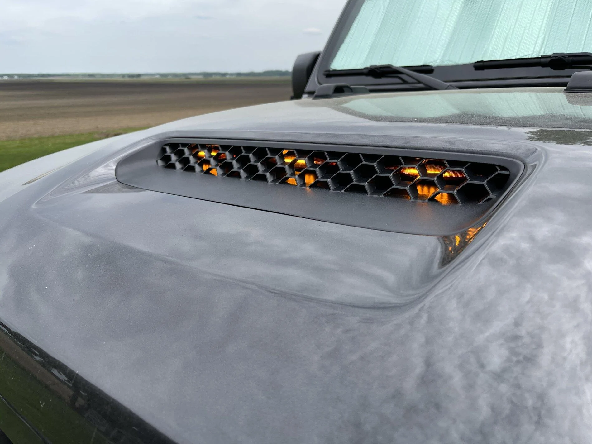 Jeep Gladiator Mojave Hood Scoop Running Lights C0E14563-1CB2-4B02-BC7F-89F7F5FA052C