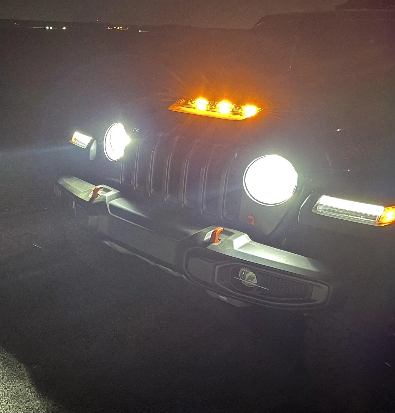 Jeep Gladiator Mojave Hood Scoop Running Lights 6E736AB2-5929-4DFC-8CDF-AA3C6F01B846
