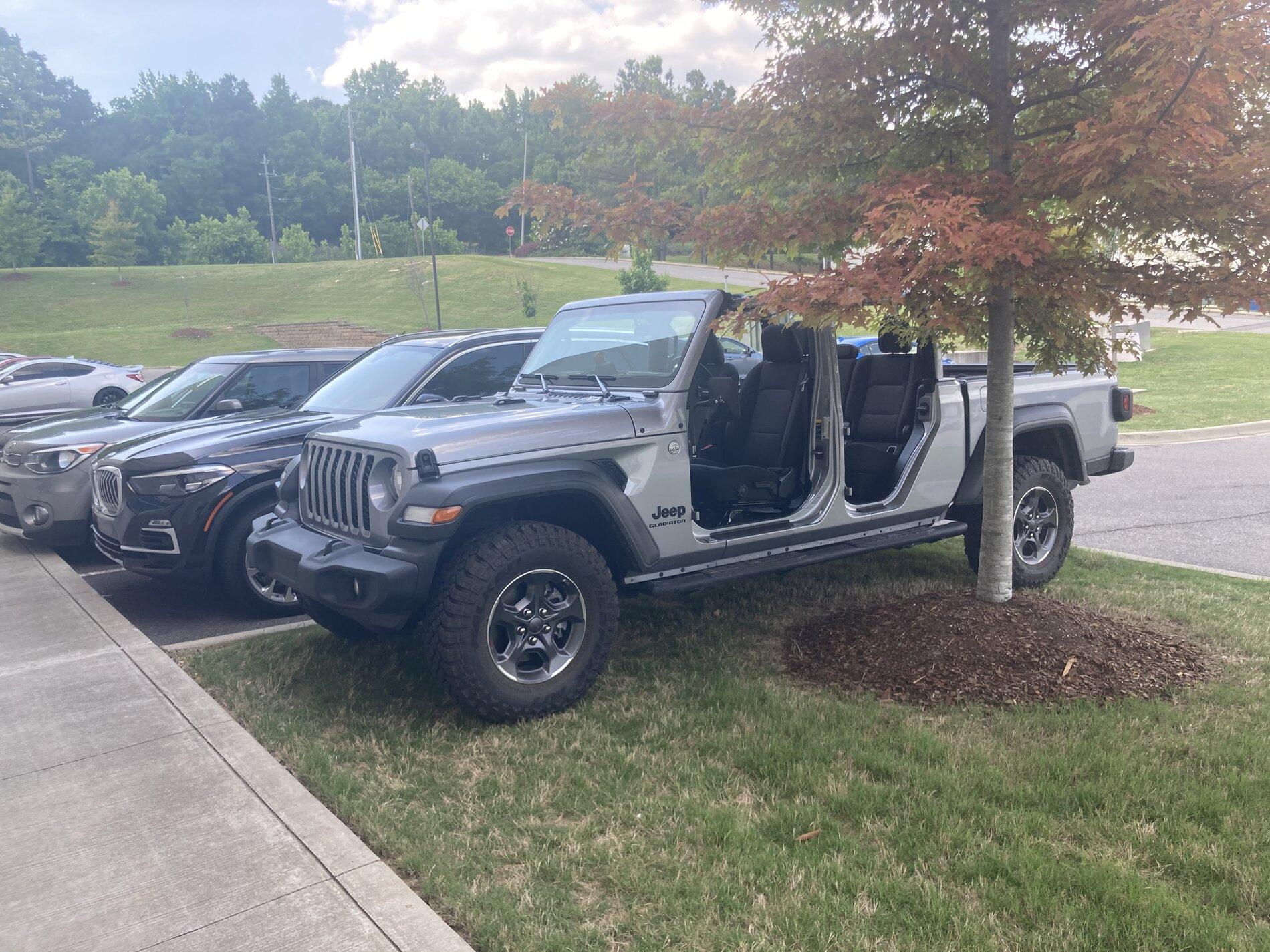 Jeep Gladiator Any pics of topless and/or doorless JTs with a bed topper equipped? 47FE63B1-75C0-40E7-B69C-9EE21AA16912