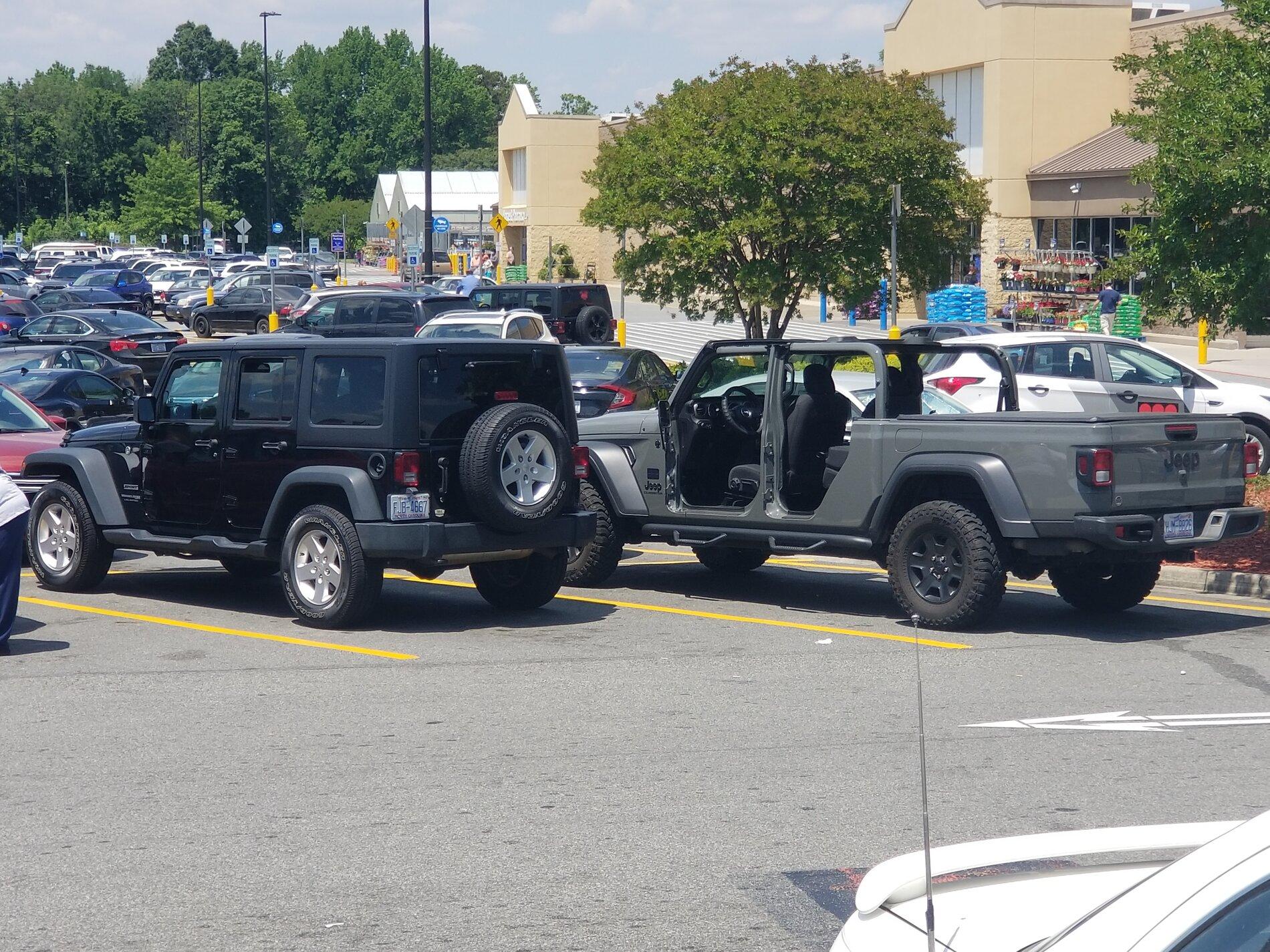 Jeep Gladiator Jeeps Parking Next To Jeeps 20210523_142032