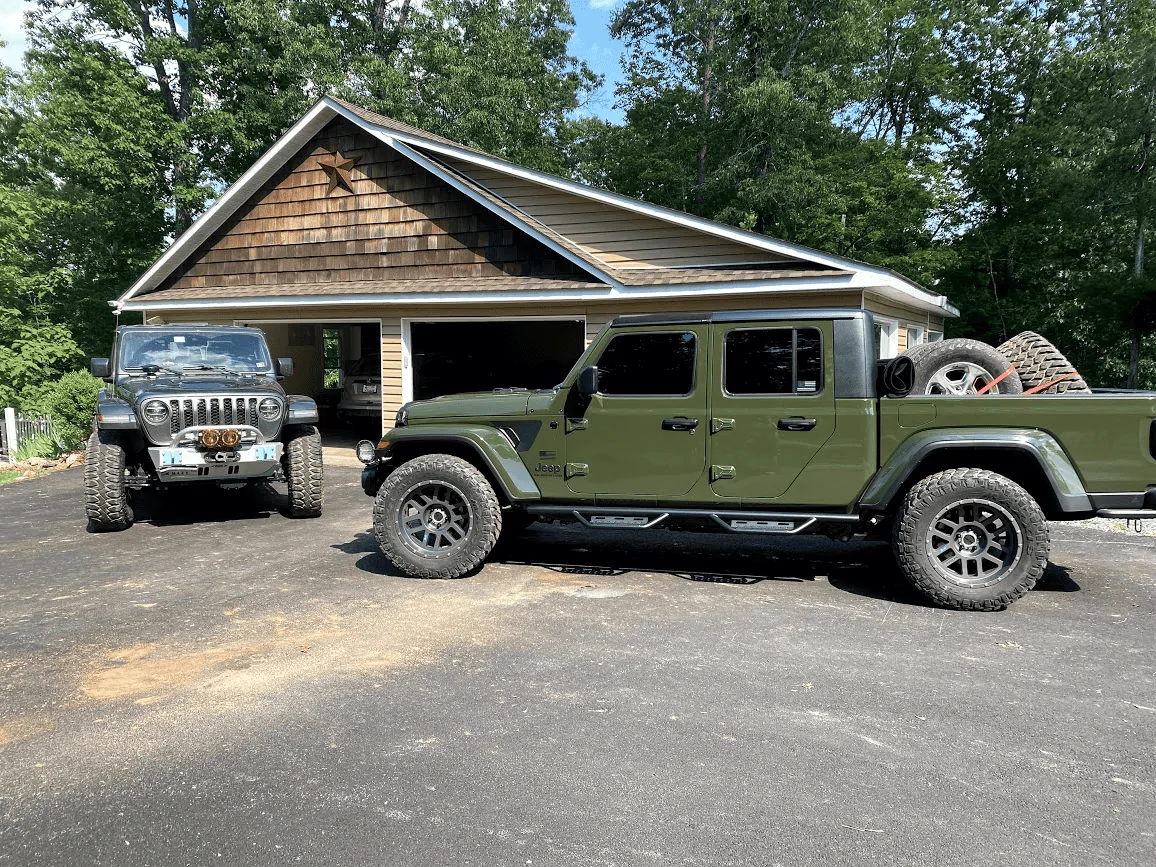 Jeep Gladiator Jeeps Parking Next To Jeeps 1621816784314