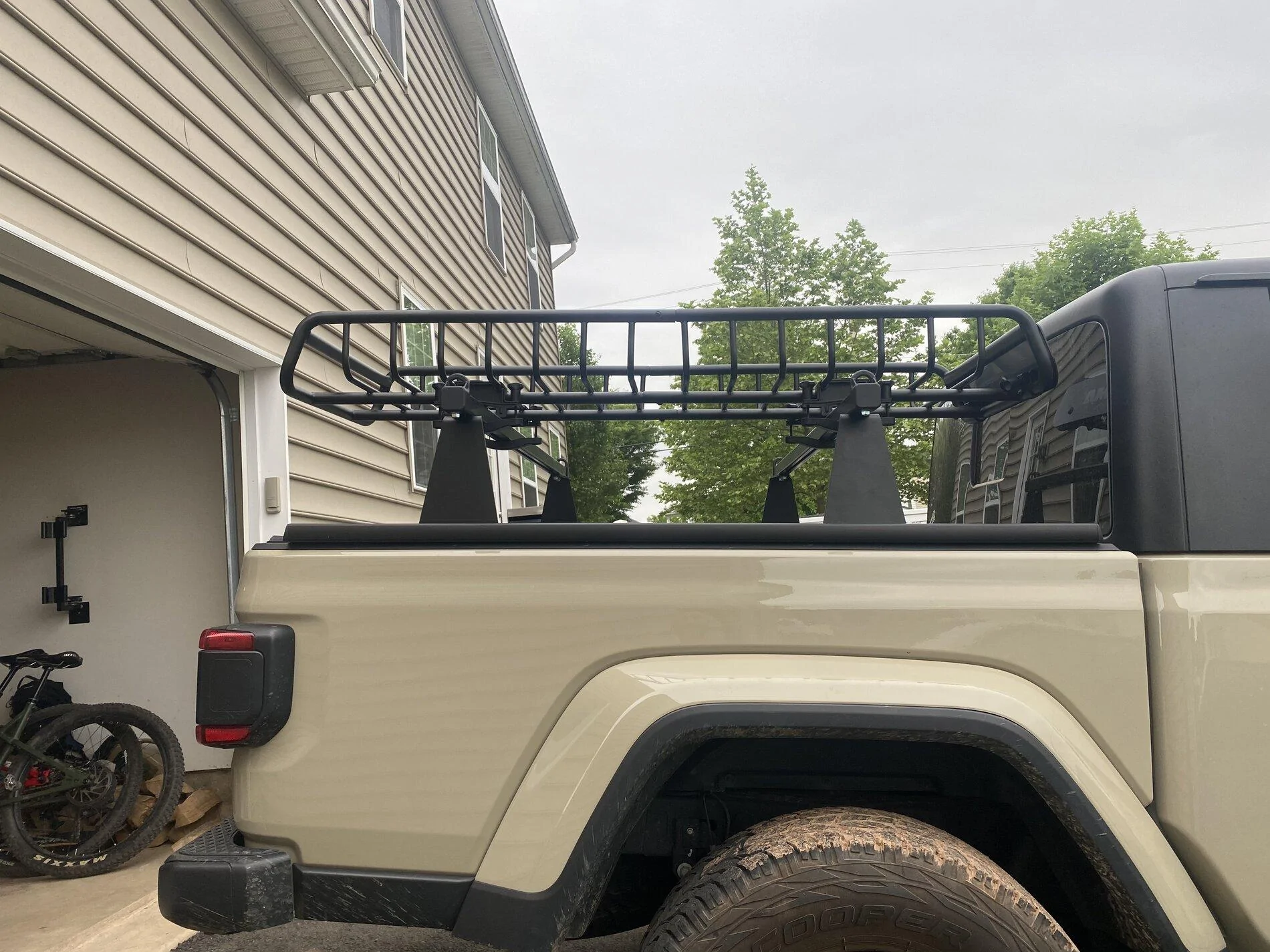 Jeep Gladiator Bed cover with rack 7B650251-9782-4D48-A889-6F87BCBF55A0