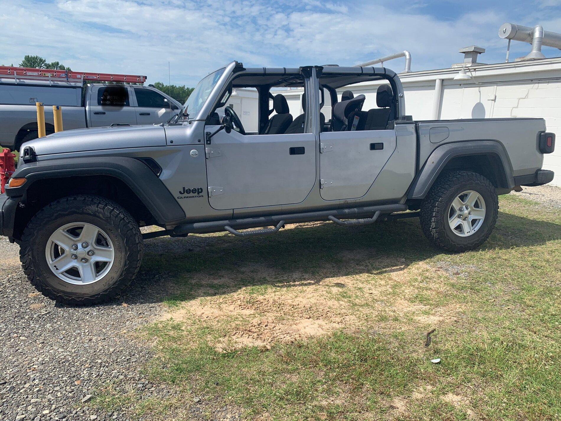 Jeep Gladiator Any photos of JCR Half Doors on JT? JCR Painted