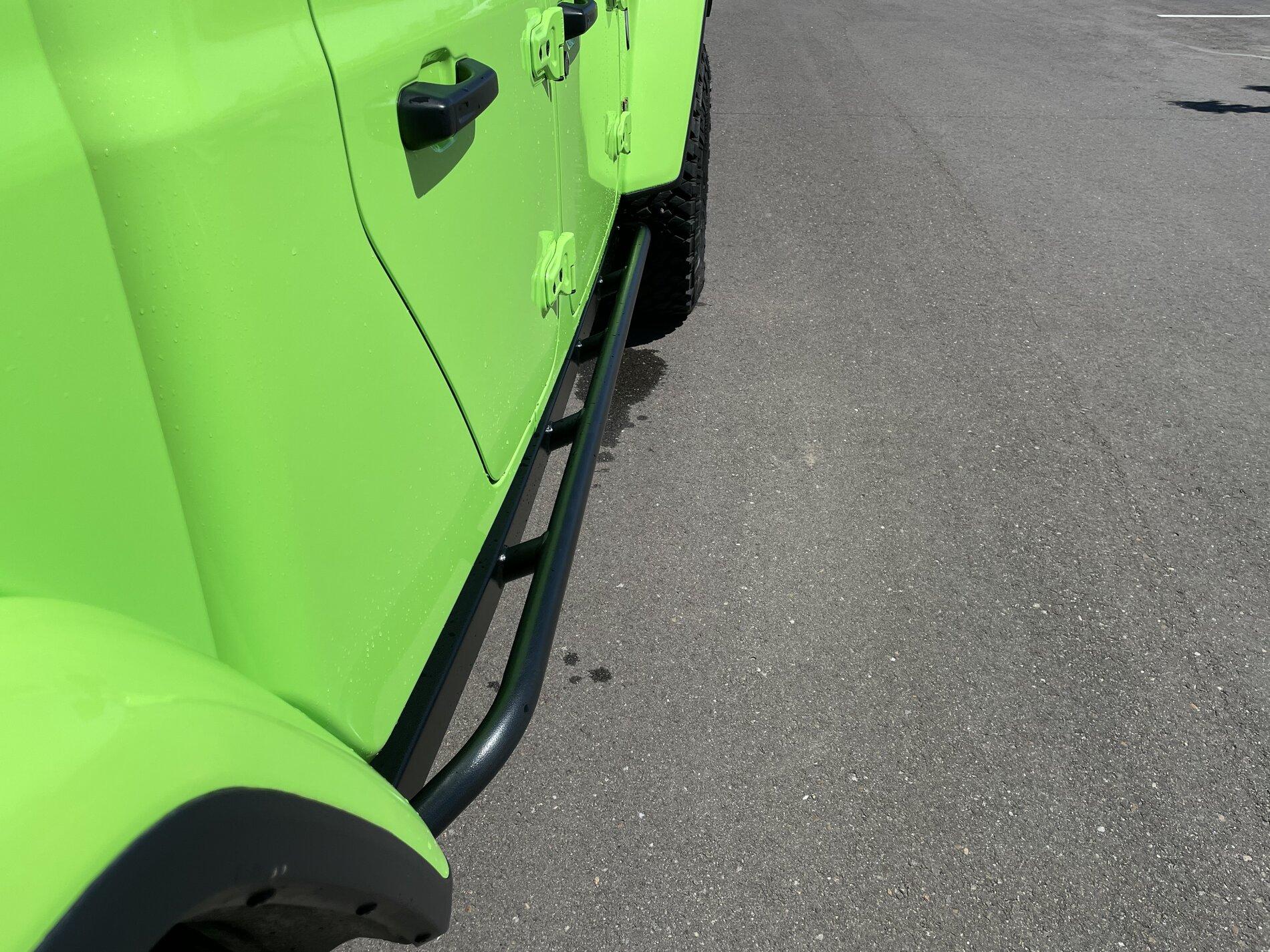 Jeep Gladiator 2021 Acid Green Ecodiesel Rubicon 5k miles DEDB6057-32B8-450C-BC1B-38765B33F4CF