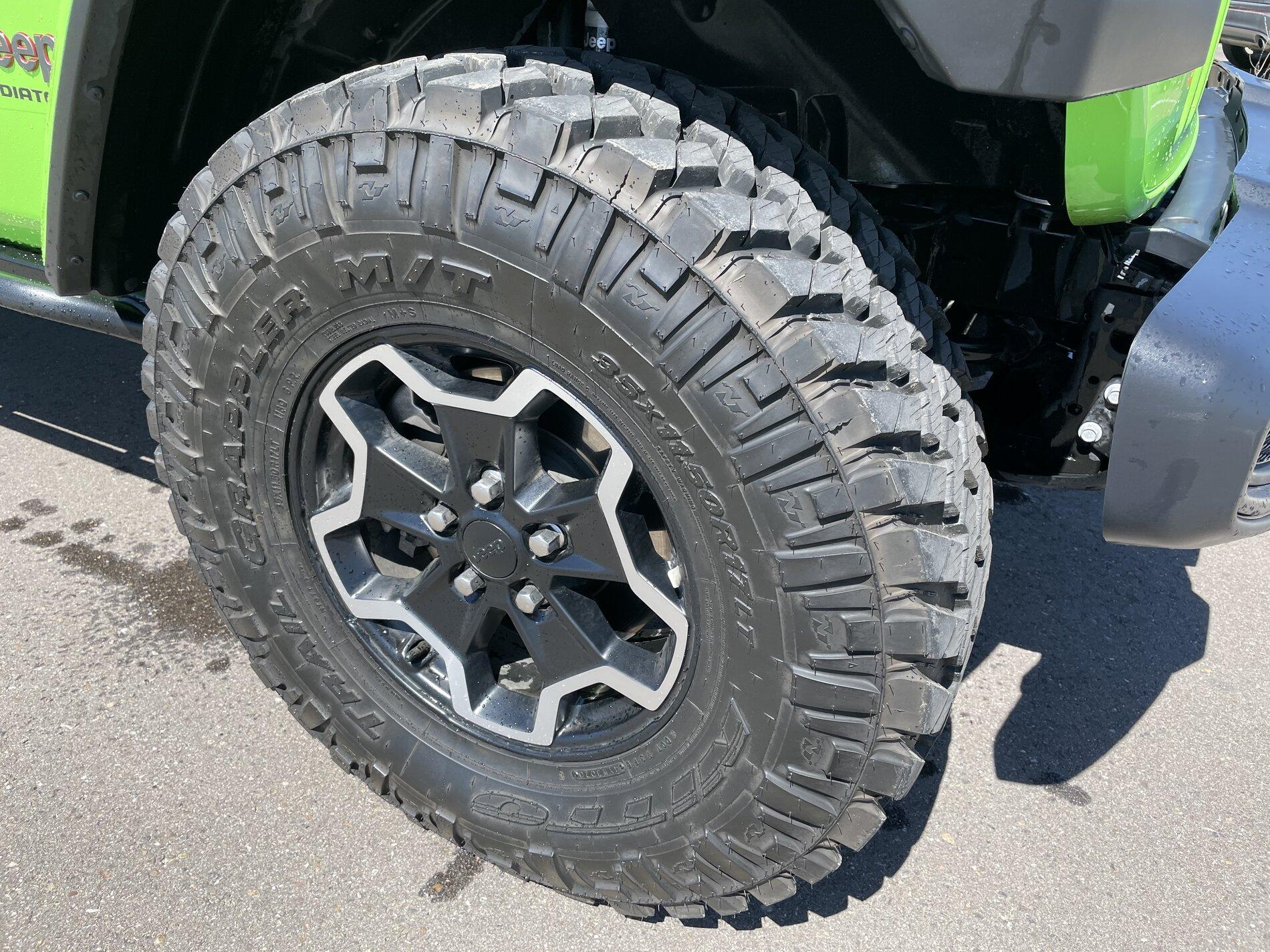 Jeep Gladiator 2021 Acid Green Ecodiesel Rubicon 5k miles 9DF5931F-C5B9-4516-B166-922531A22D68