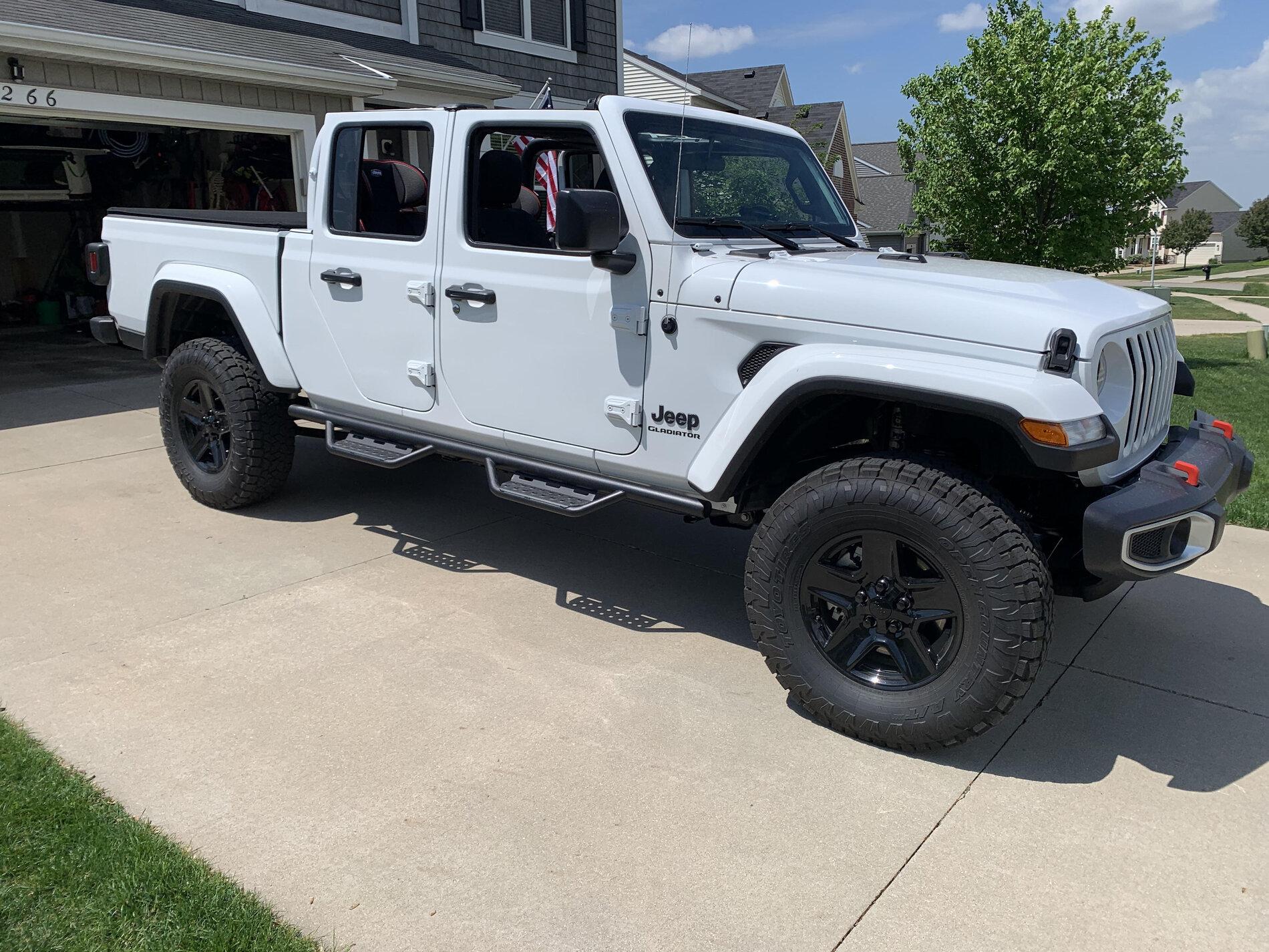 Jeep Gladiator GRDiesel Sport S build black lugs