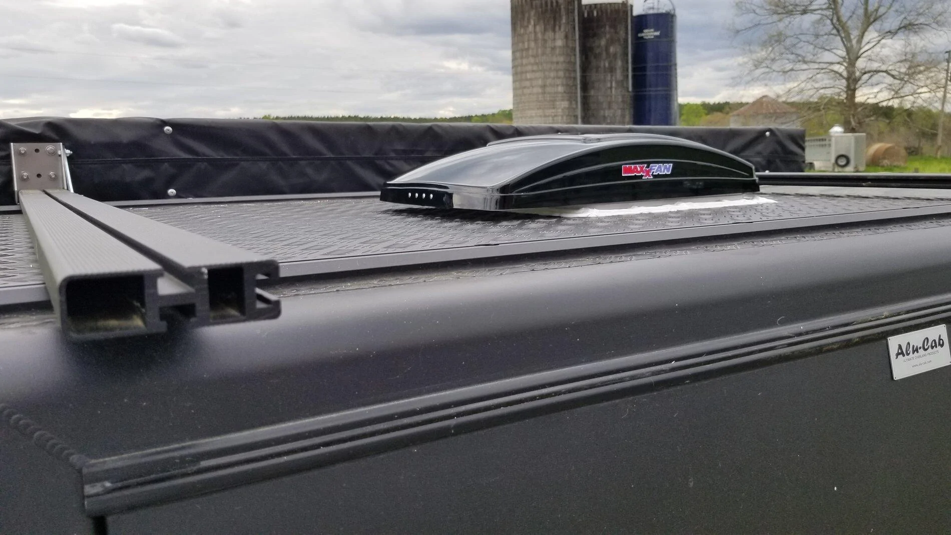 Jeep Gladiator Topper fan install 20210417_162845