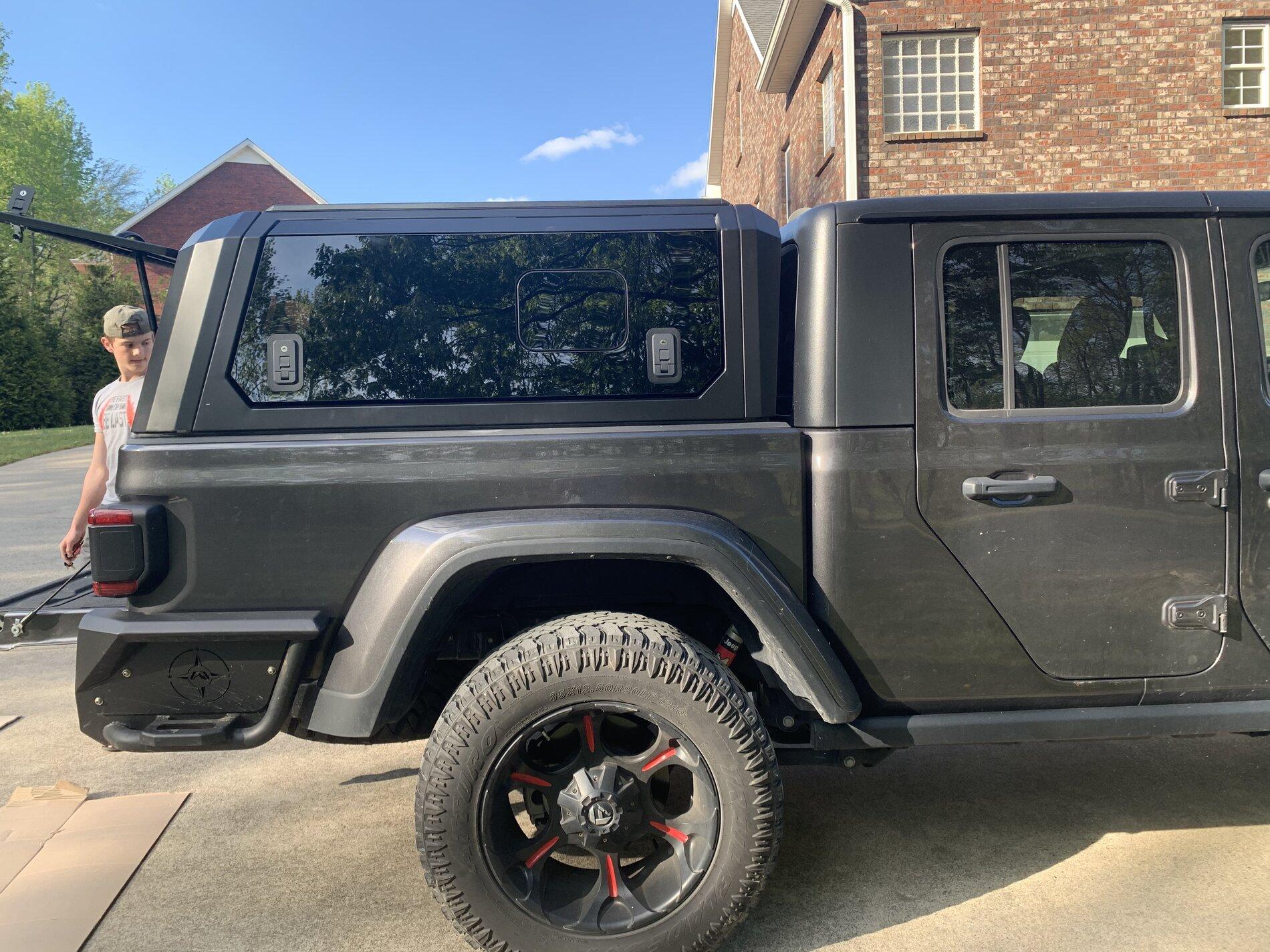 Jeep Gladiator 20 Rubicon Gladiator 17FE63DB-BACF-47E5-B703-E57C0EAE1504
