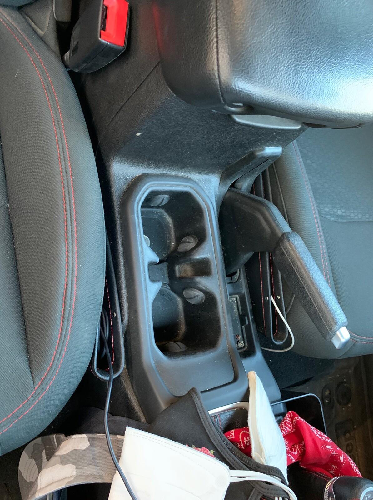 Jeep Gladiator UPDATE RECOVERED HELP dropped key under console NakJmL