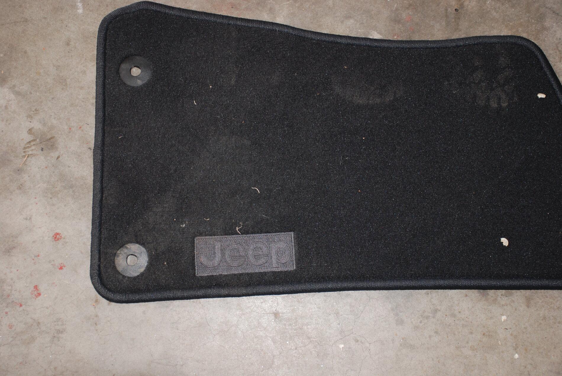 Jeep Gladiator stock RUBICON  carpeted floor mats floor mats 2.JPG