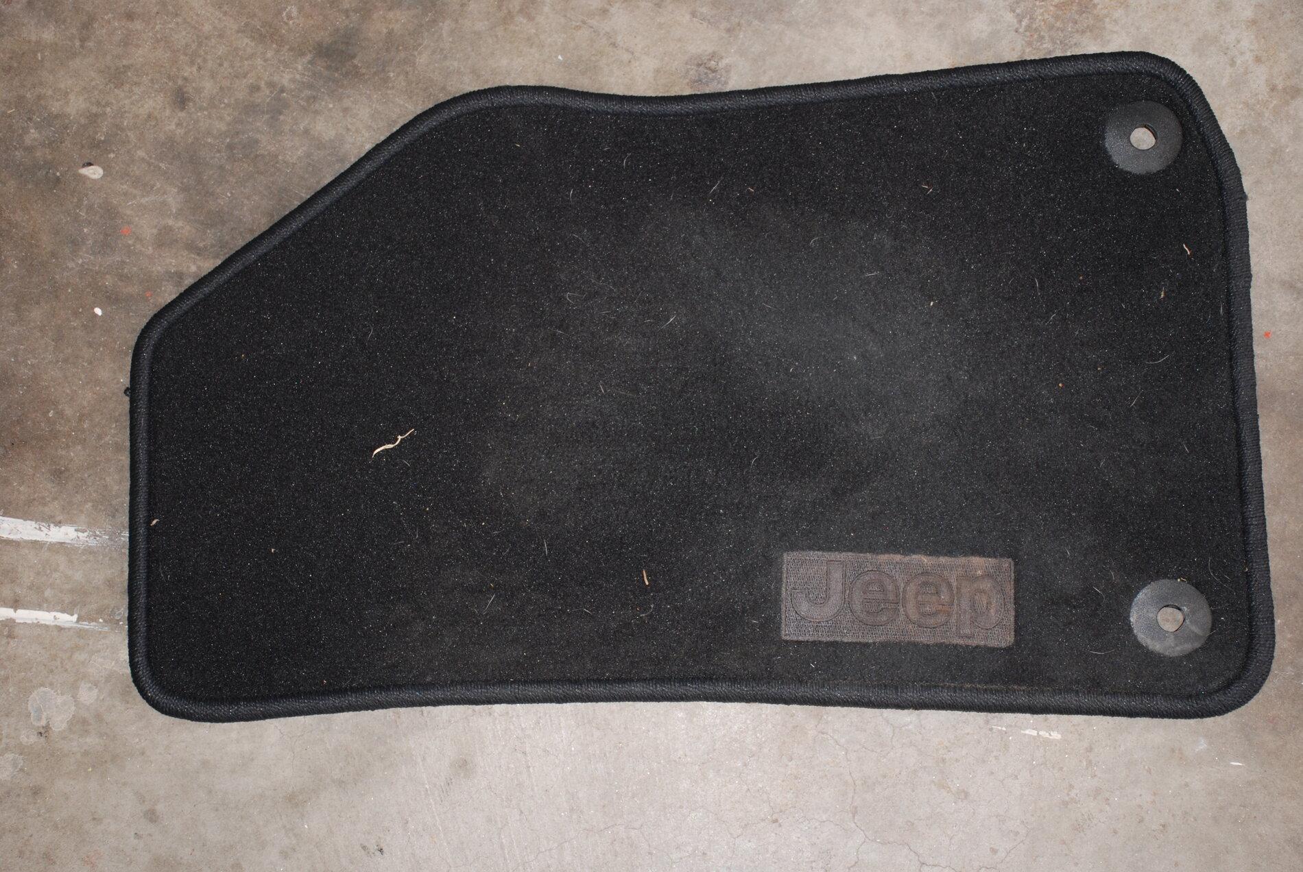 Jeep Gladiator stock RUBICON  carpeted floor mats floor mats 3.JPG