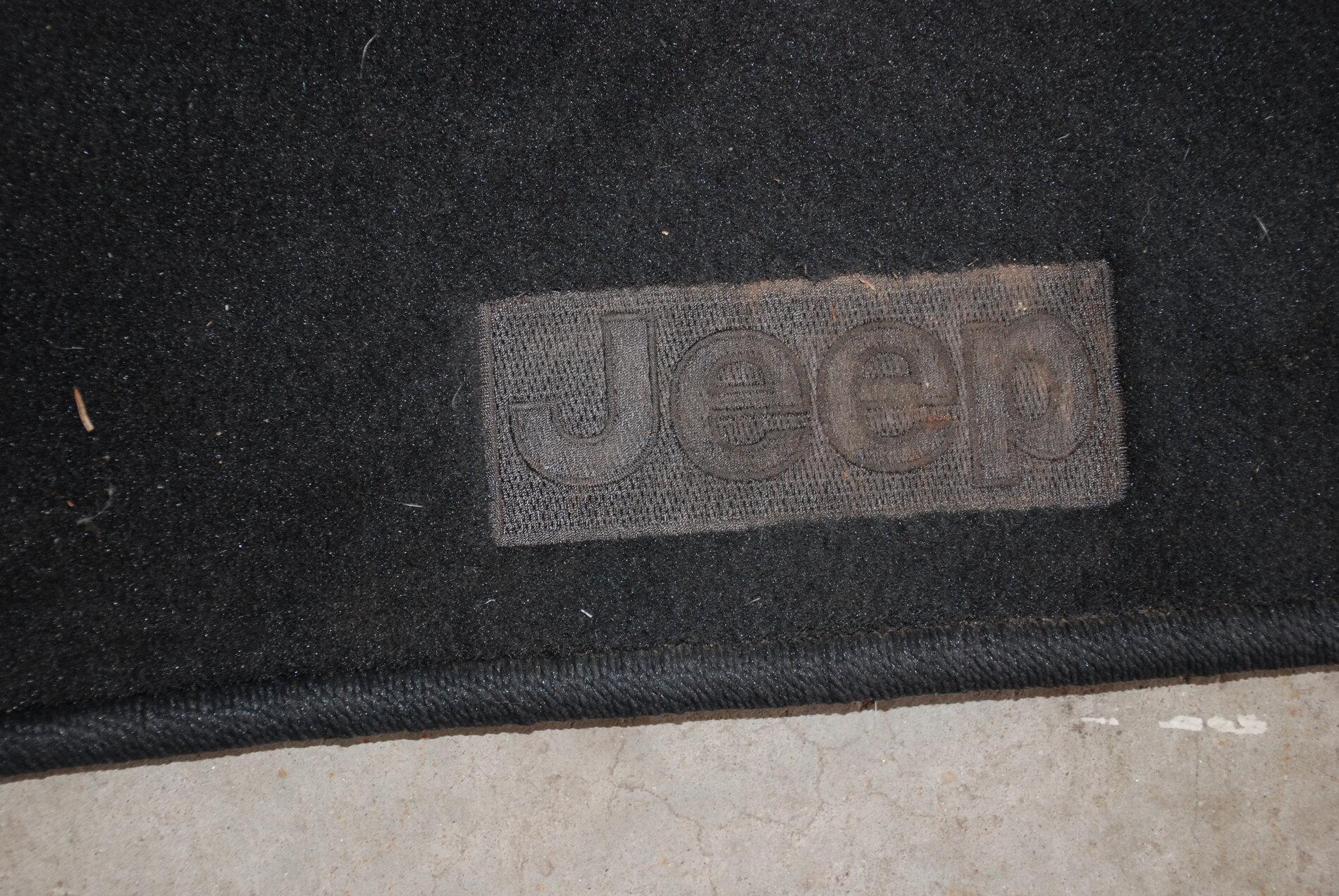 Jeep Gladiator stock RUBICON  carpeted floor mats floor mats 4.JPG