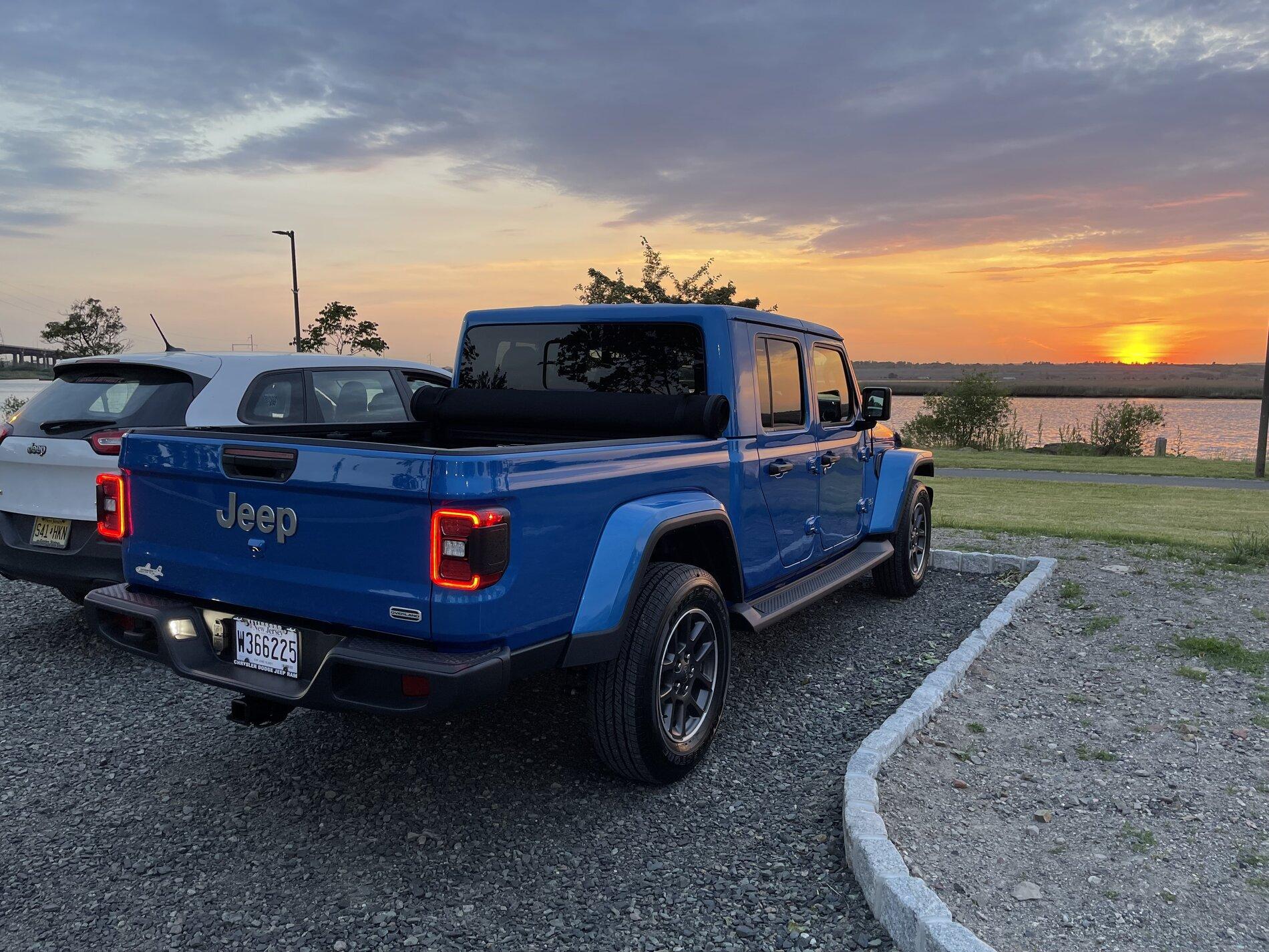 Jeep Gladiator HYDRO BLUE PEARL Gladiator JT Club 2021-05-21 20.08.05
