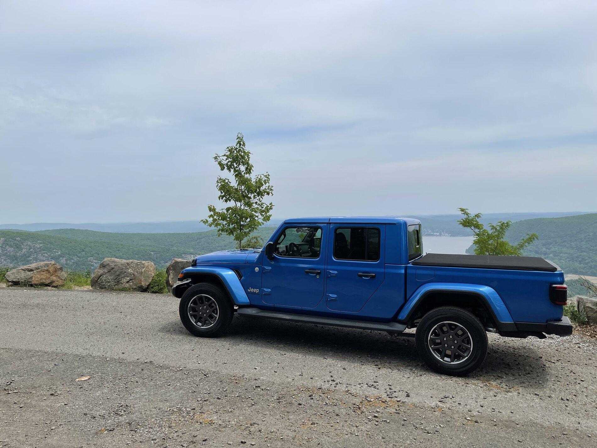 Jeep Gladiator HYDRO BLUE PEARL Gladiator JT Club 2021-05-22 13.37.14