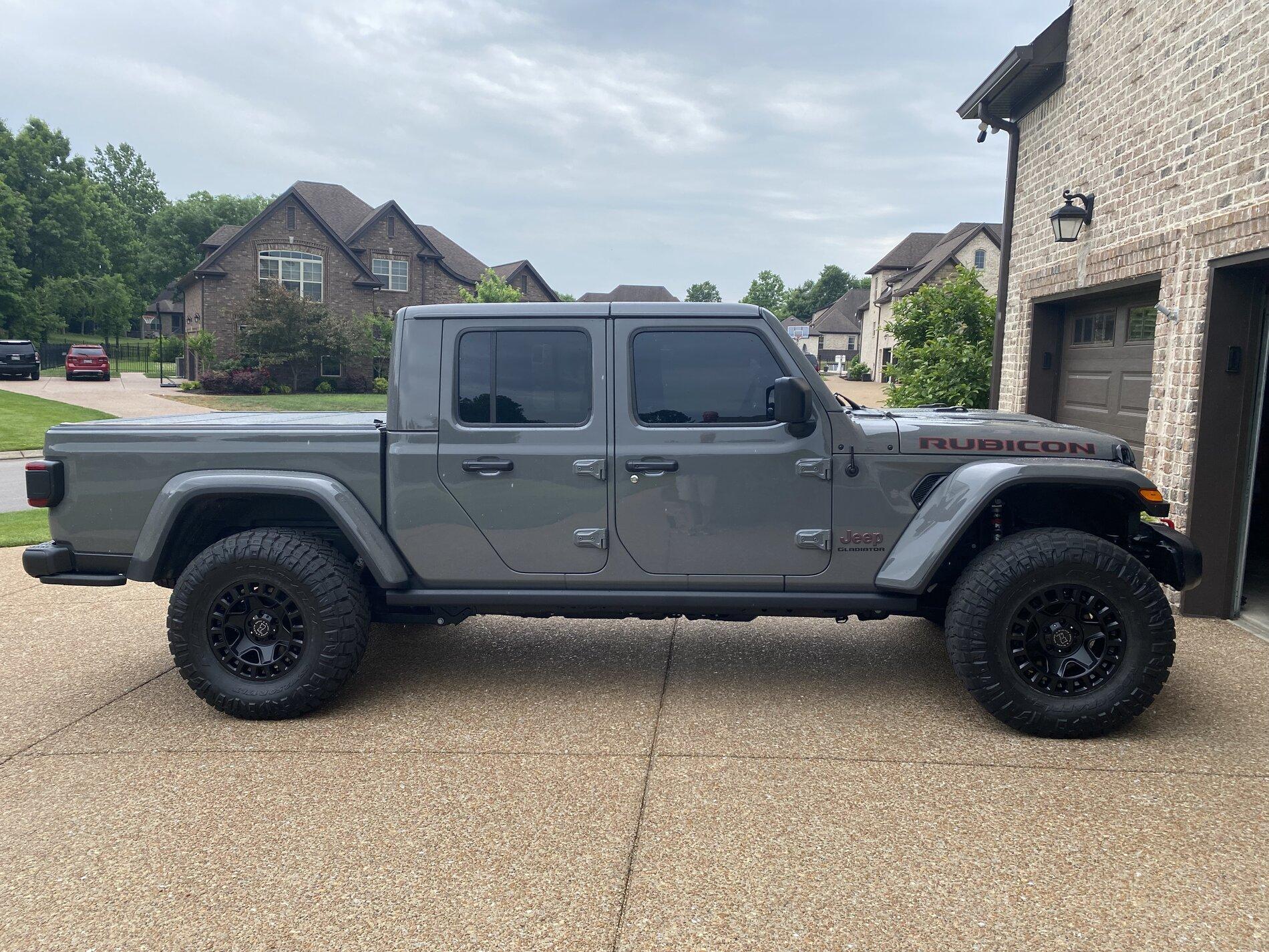 Jeep Gladiator Lets see those 17" RIMS ! 2021-05-26 14.34.58