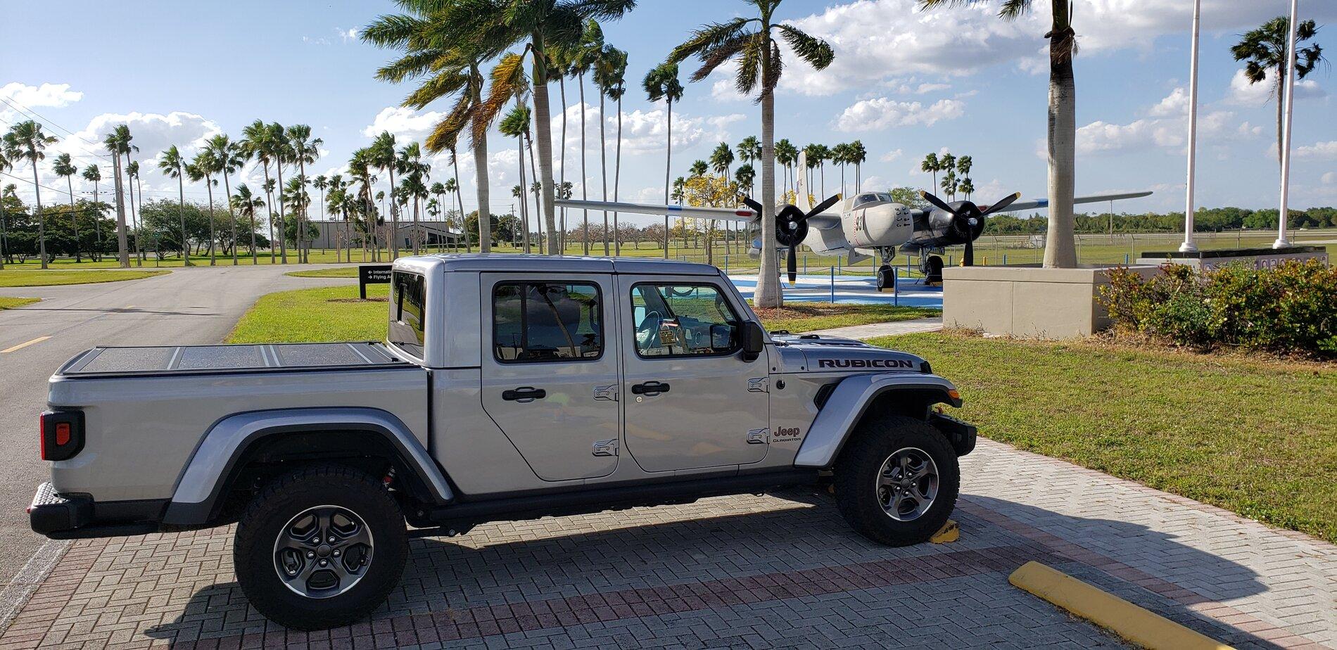 Jeep Gladiator MOPAR VS IRON ROCK LIFT 20210307_160801