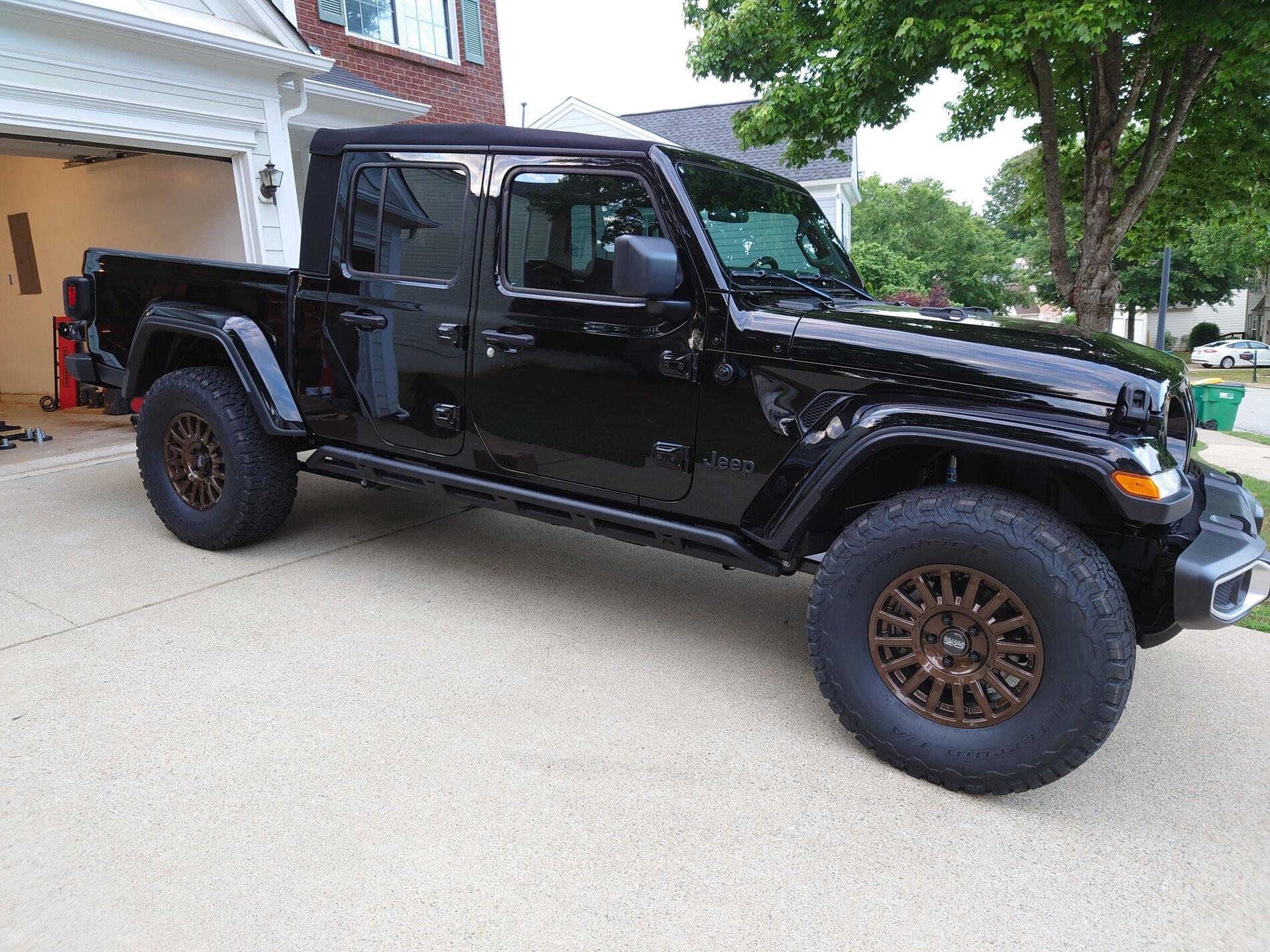 Jeep Gladiator Seems the most popular wheel option is 17” DSC_0365.JPG