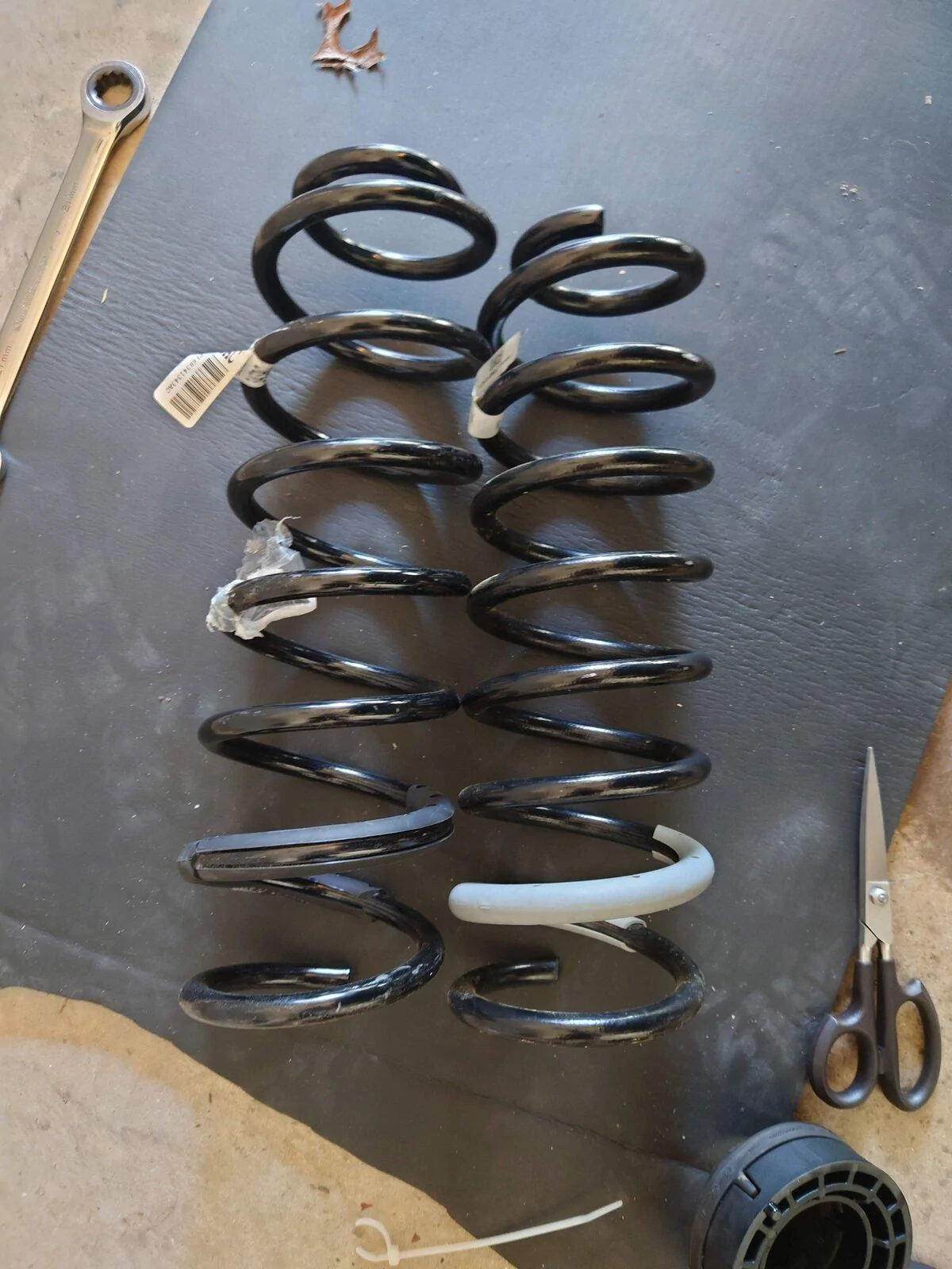 Jeep Gladiator Confirmed: Rubicon Front Springs 340/ 343 are 1" Taller than Sport S Max Tow DSC_0474