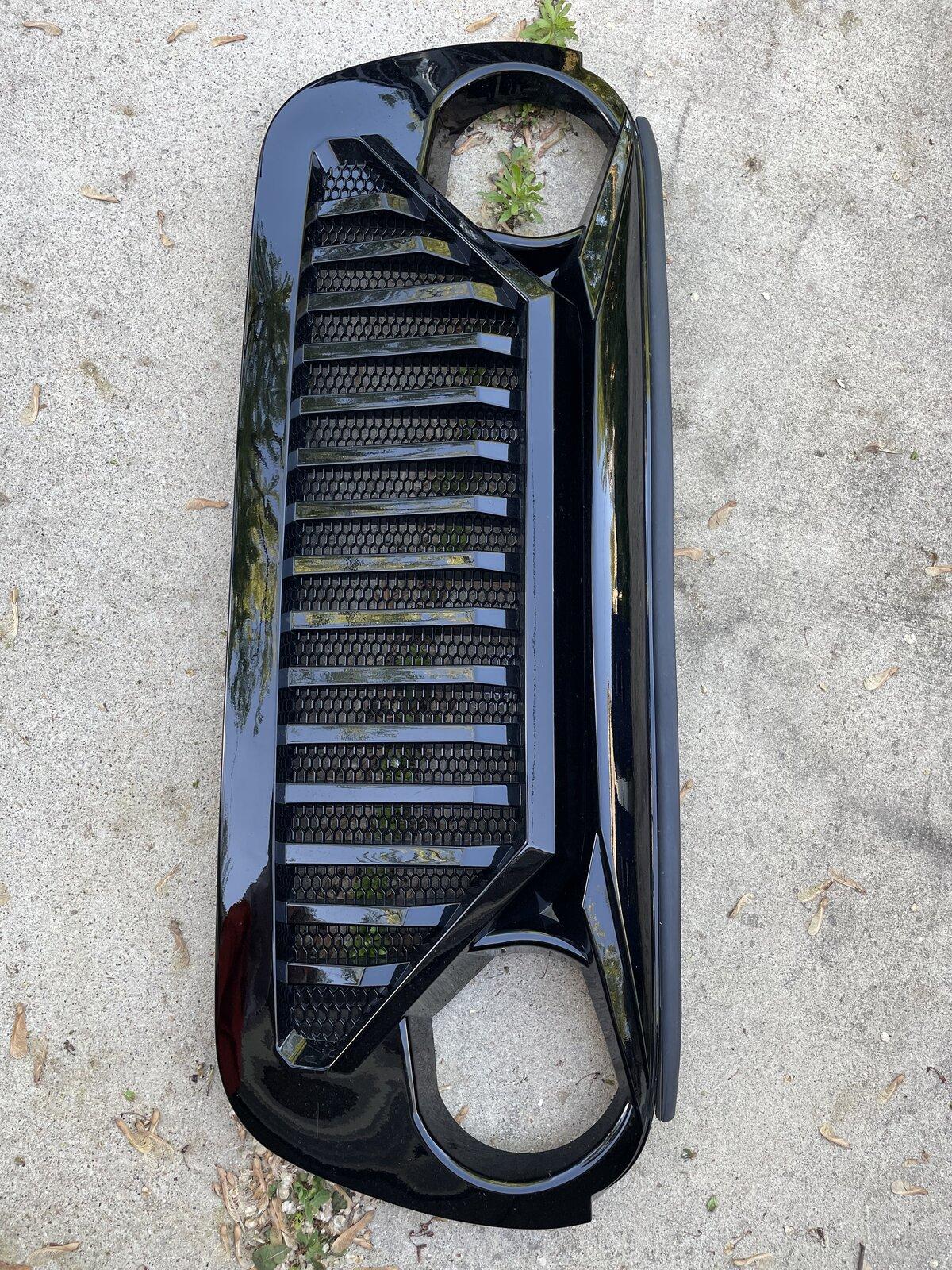 Jeep Gladiator Angry Eyes Grill $100 obo IMG_0104