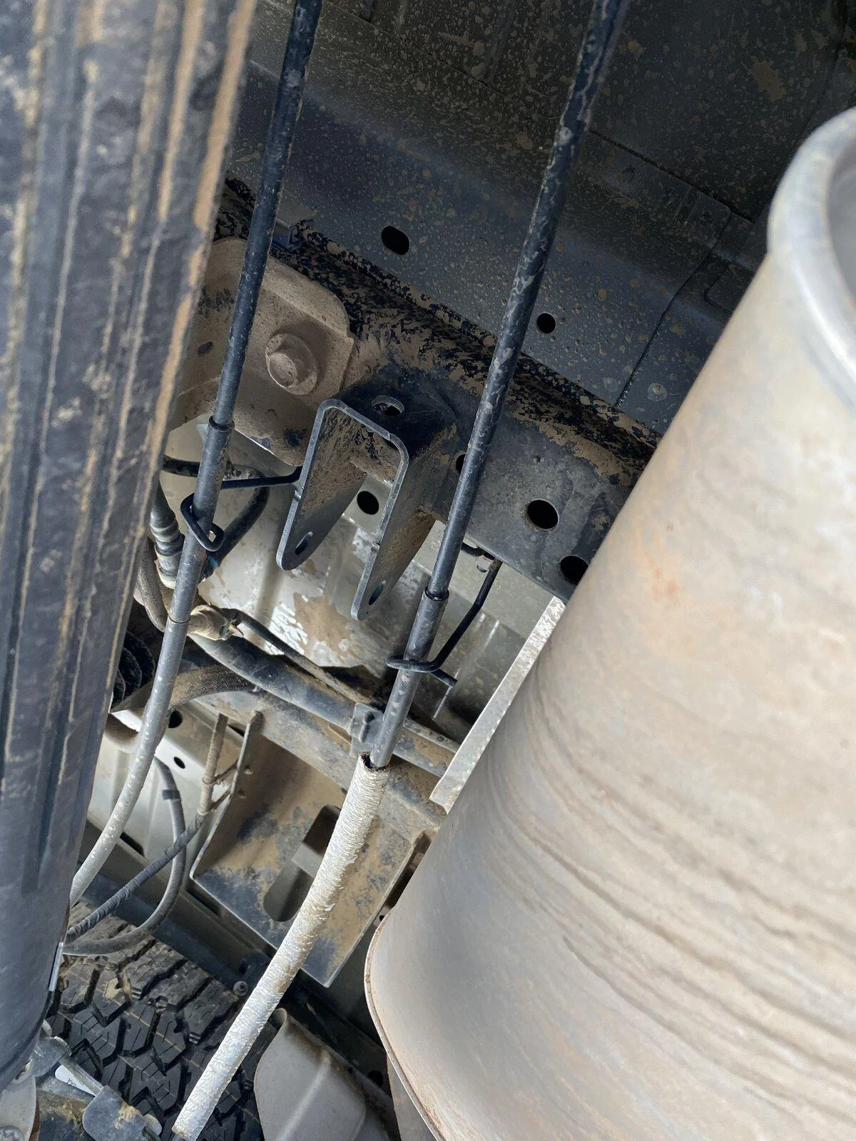 Jeep Gladiator Mystery Bracket under the bed? E708A595-BD11-4471-91CF-4FFBDAEB7364