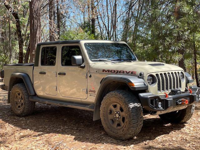 Jeep Gladiator Bumper that uses Mojave tow hooks? IMG_1265