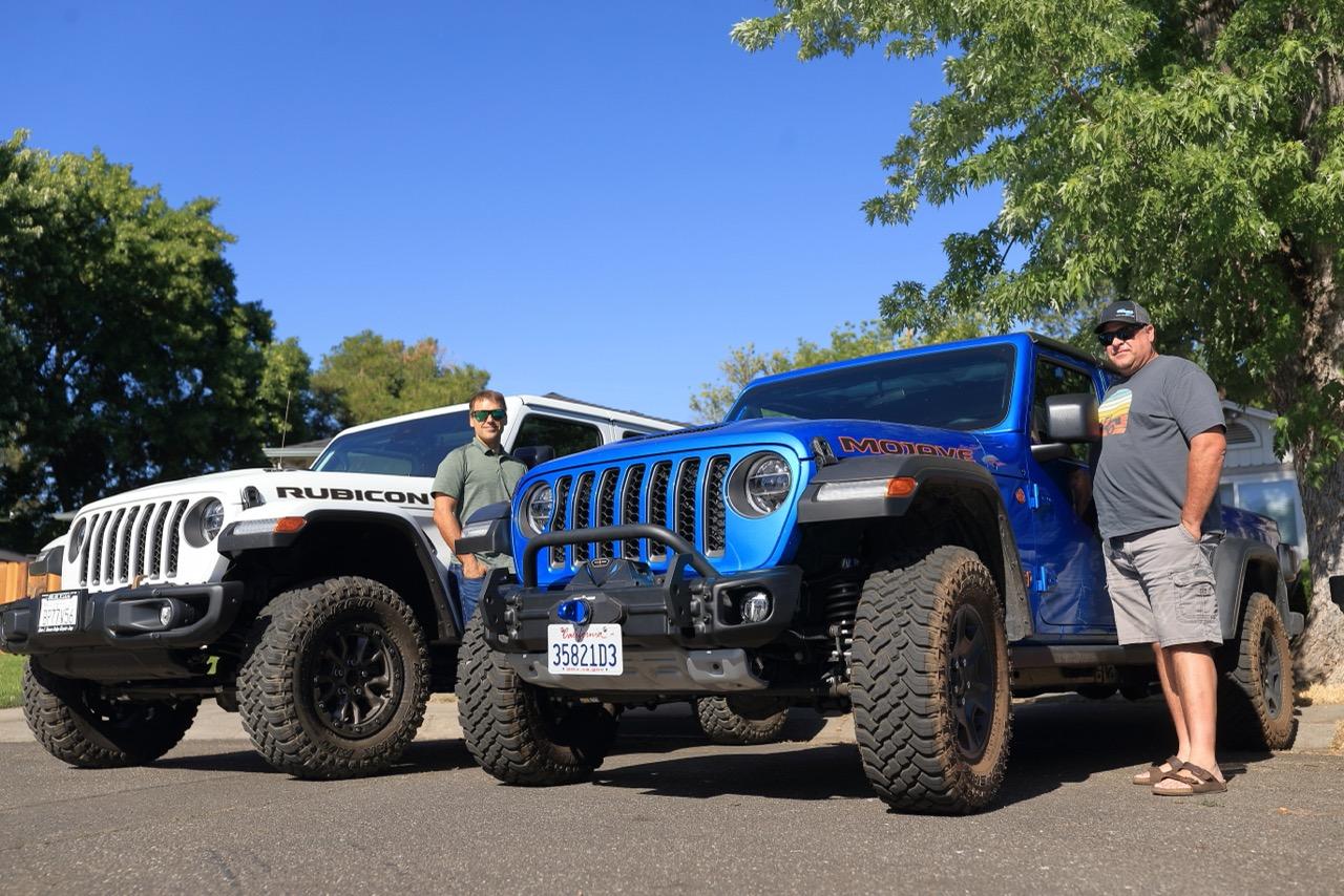 Jeep Gladiator Jeeps Parking Next To Jeeps AM1I6986