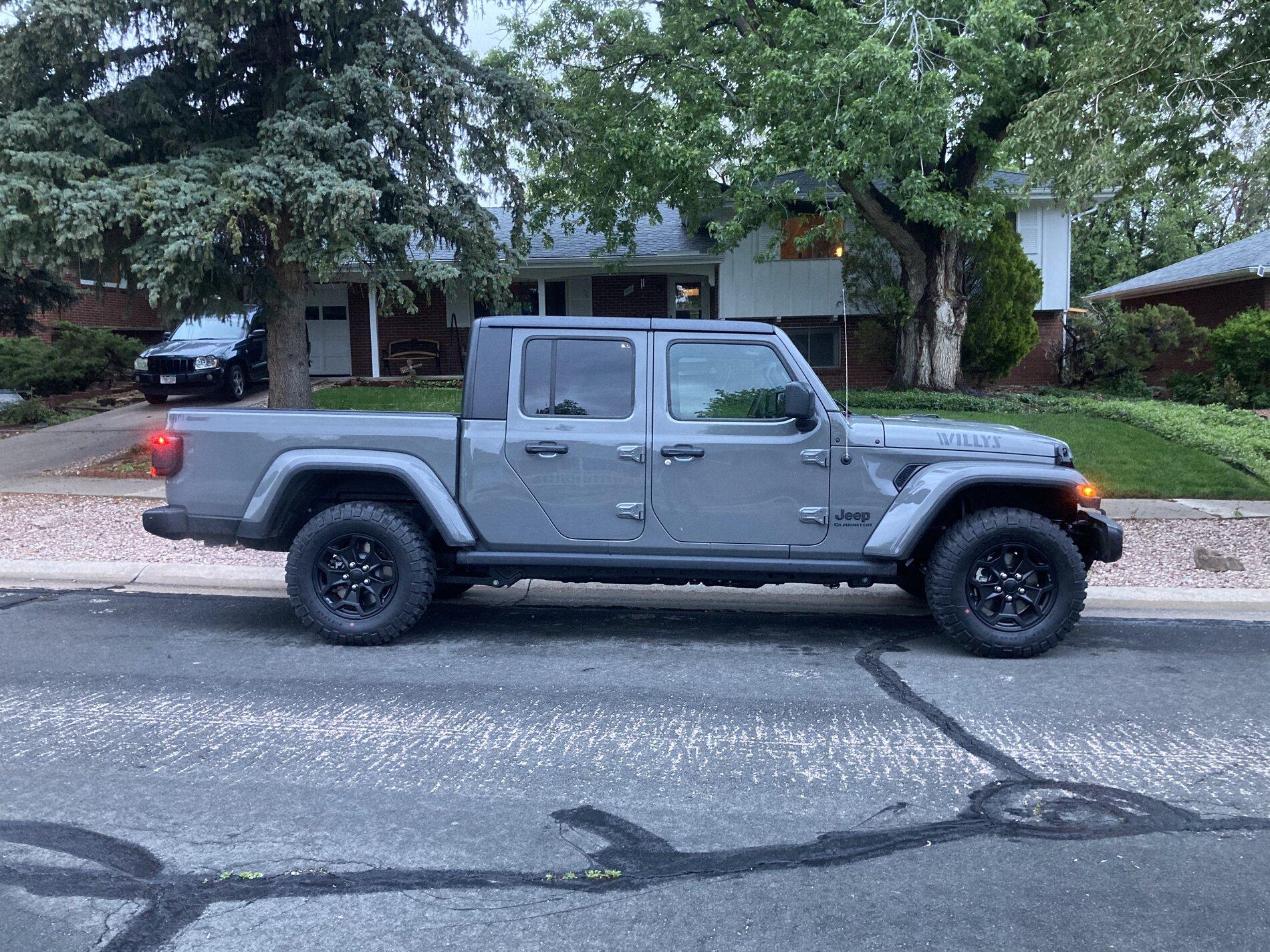 Jeep Gladiator STING GRAY Gladiator JT Club 7F61DCAC-96E7-4E2A-BFDB-255AB3B11416