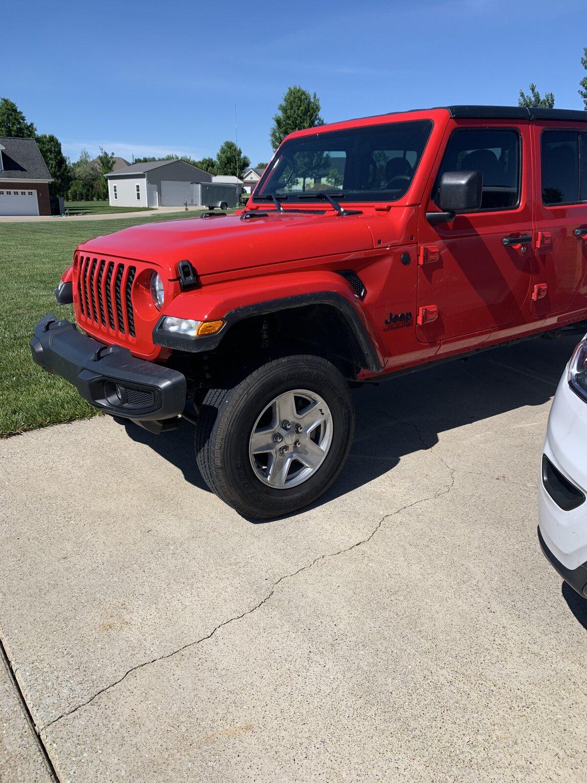 Jeep Gladiator Thinking. Trade, Keep? 01D01022-6D13-4629-91CE-9A60FFE776E0