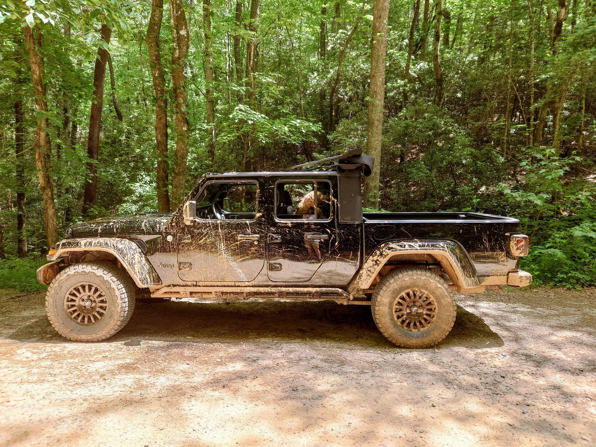 Jeep Gladiator Aonarch's 2021 Sport S Max Tow DSC_0511~2.JPG